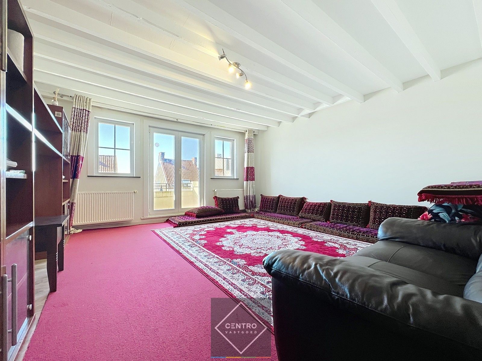DUPLEX appartement te huur in het hartje van Roeselare. foto 3