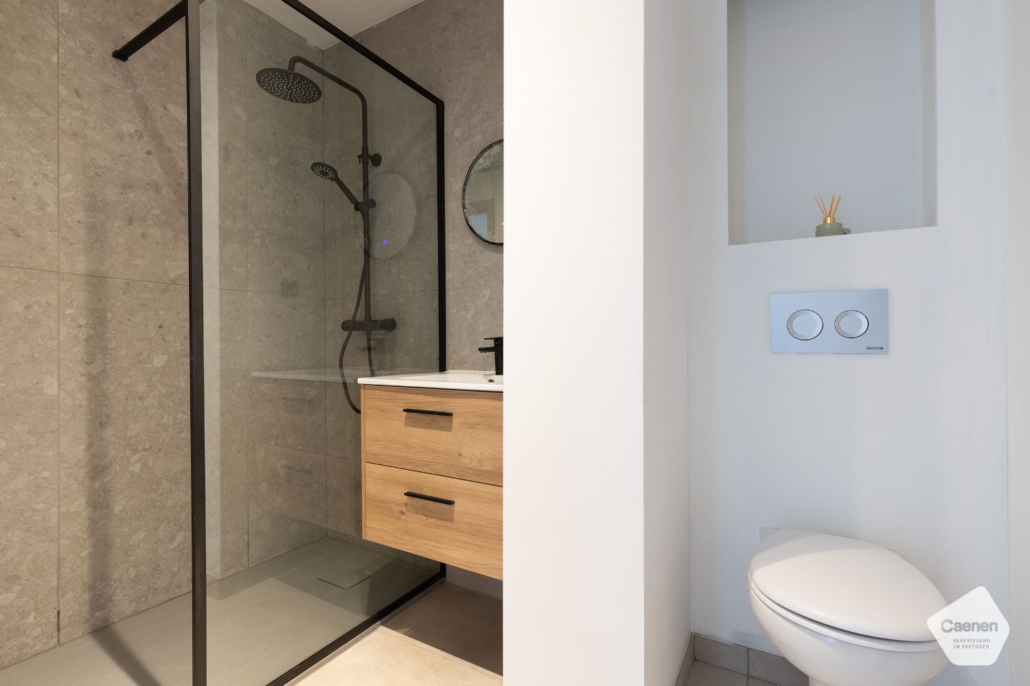 STIJLVOL & GERENOVEERD APPARTEMENT in het hartje van OOSTKAMP MET 2 SLAAPKAMERS foto 8