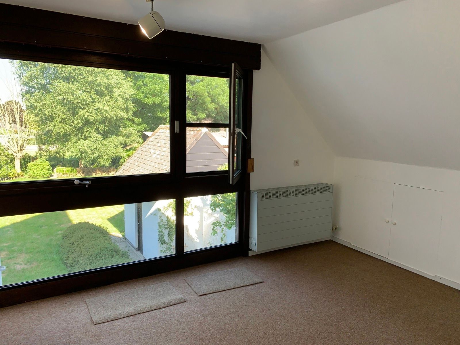 RUIME WONING MET 3 SLAAPKAMERS EN PRACHTIGE TUIN foto 8