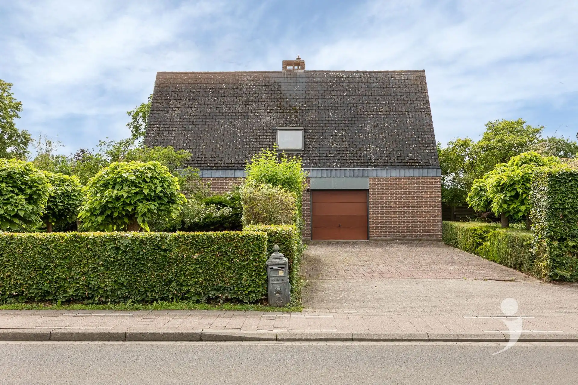 Hoofdfoto van de publicatie: Zeer ruime woning met prachtige tuin nabij Leuven!