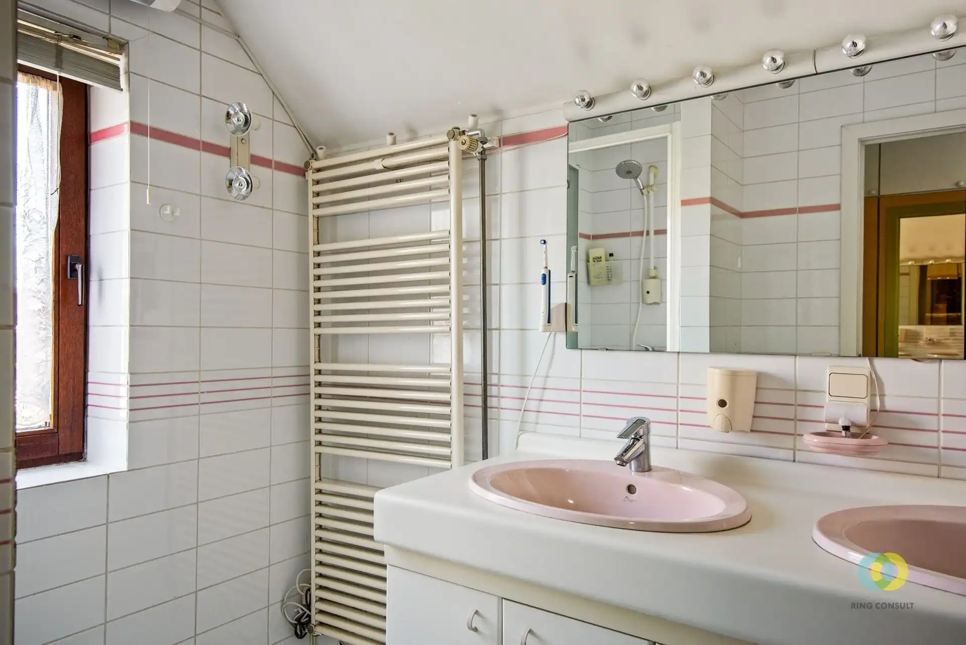 Ruime villa met 4 slaapkamers, bureau en garage   foto 19