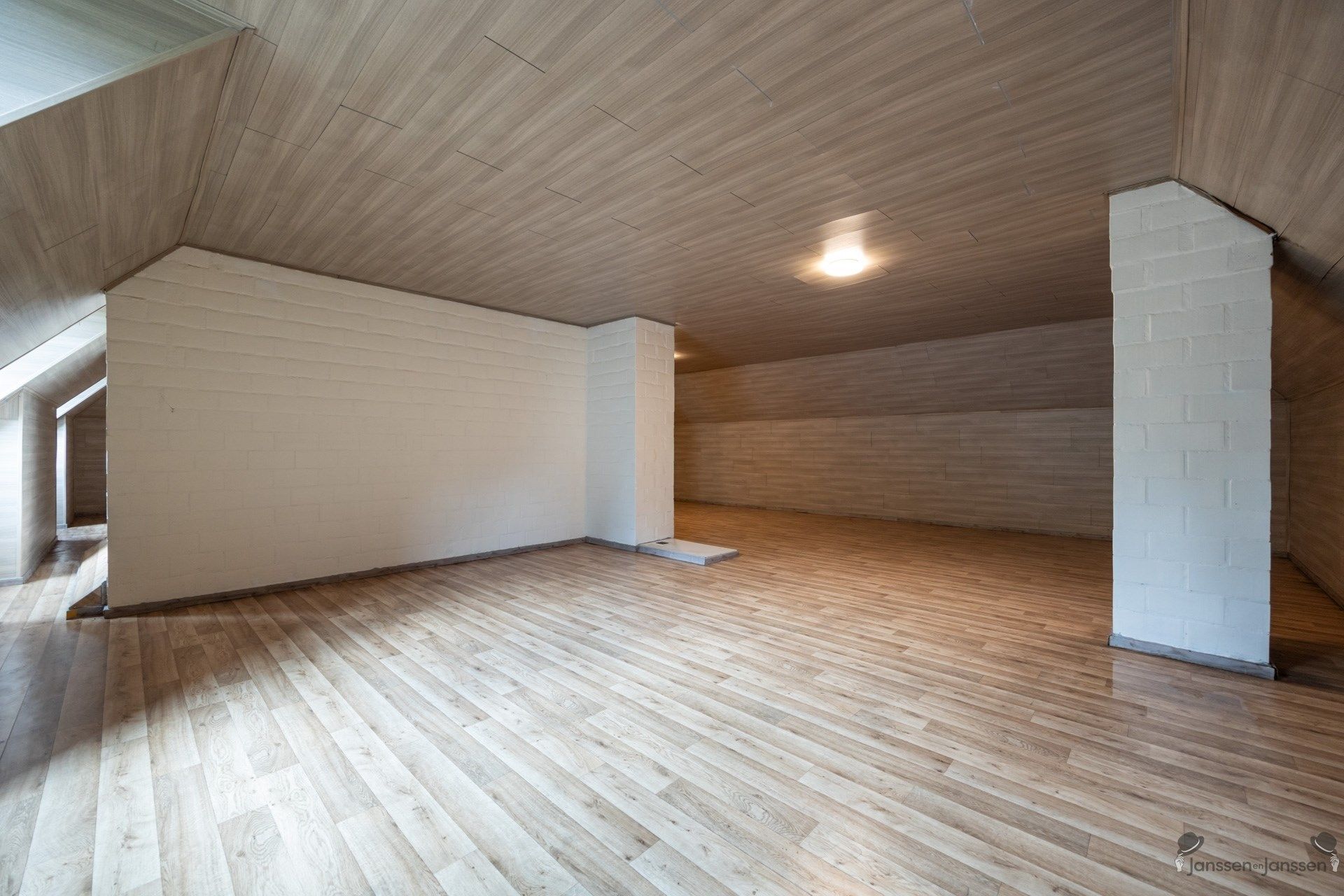 Villa met prachtige uitbouw op een zonovergoten perceel van 3.075 m². foto 19