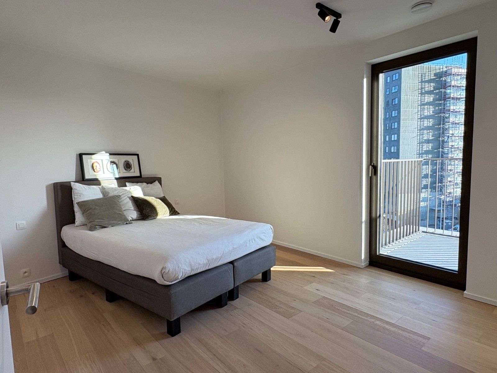 EXCLUSIEF EN LUXUEUS WONEN OP EEN BOOGSCHEUT VAN DE MARKT IN WAREGEM foto 19