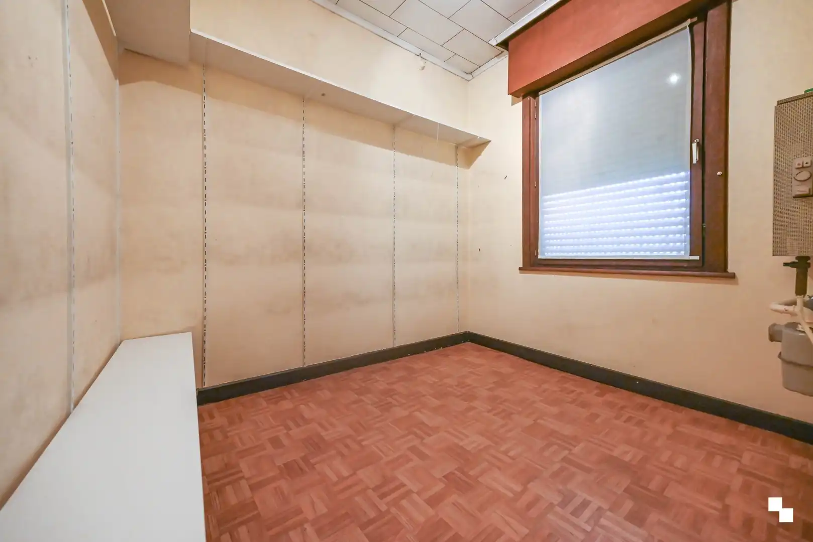 Verder op te knappen handelseigendom met woonst in centrum Izegem foto 17