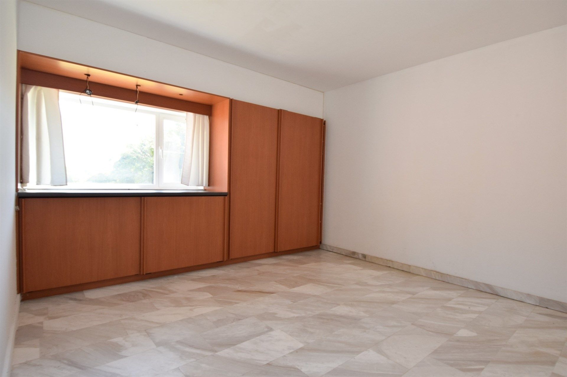 Ruime, op te frissen villa woning op een mooi perceel van 1.583m² foto 7