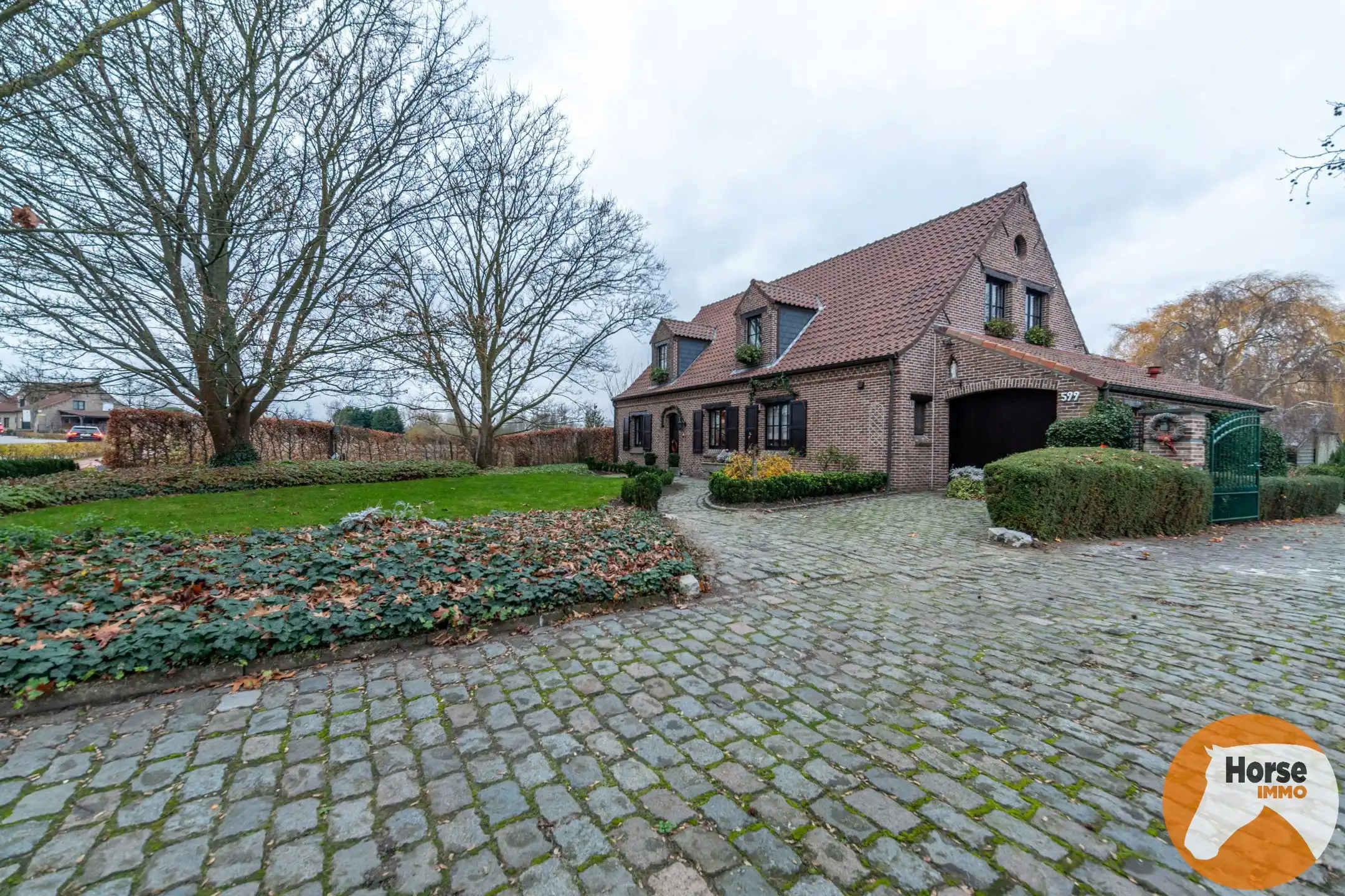 SCHELLE - Centraal gelegen ruime woning met loods en weides  foto 2