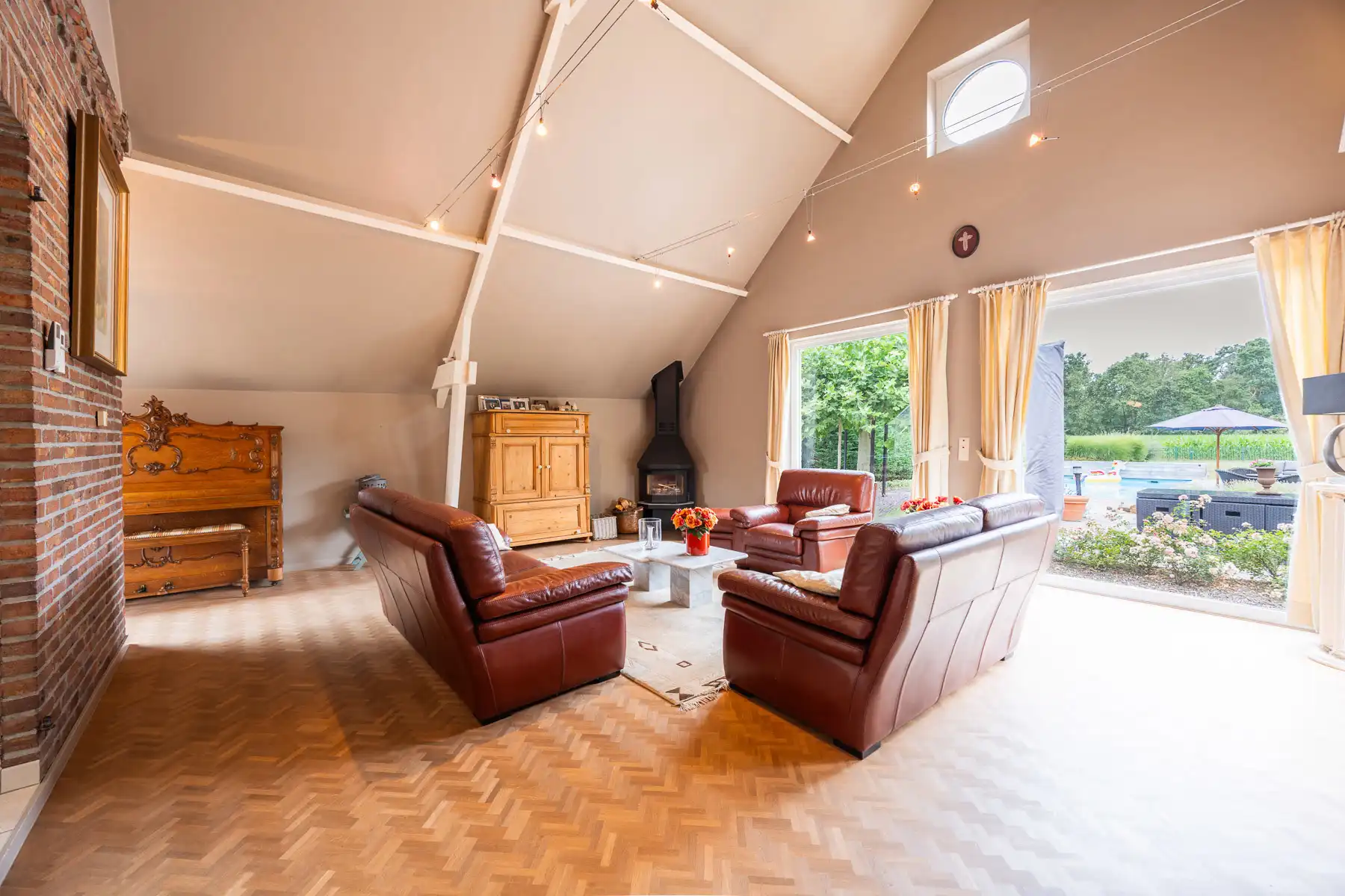 Landelijke woning op riant perceel met zwembad foto 9