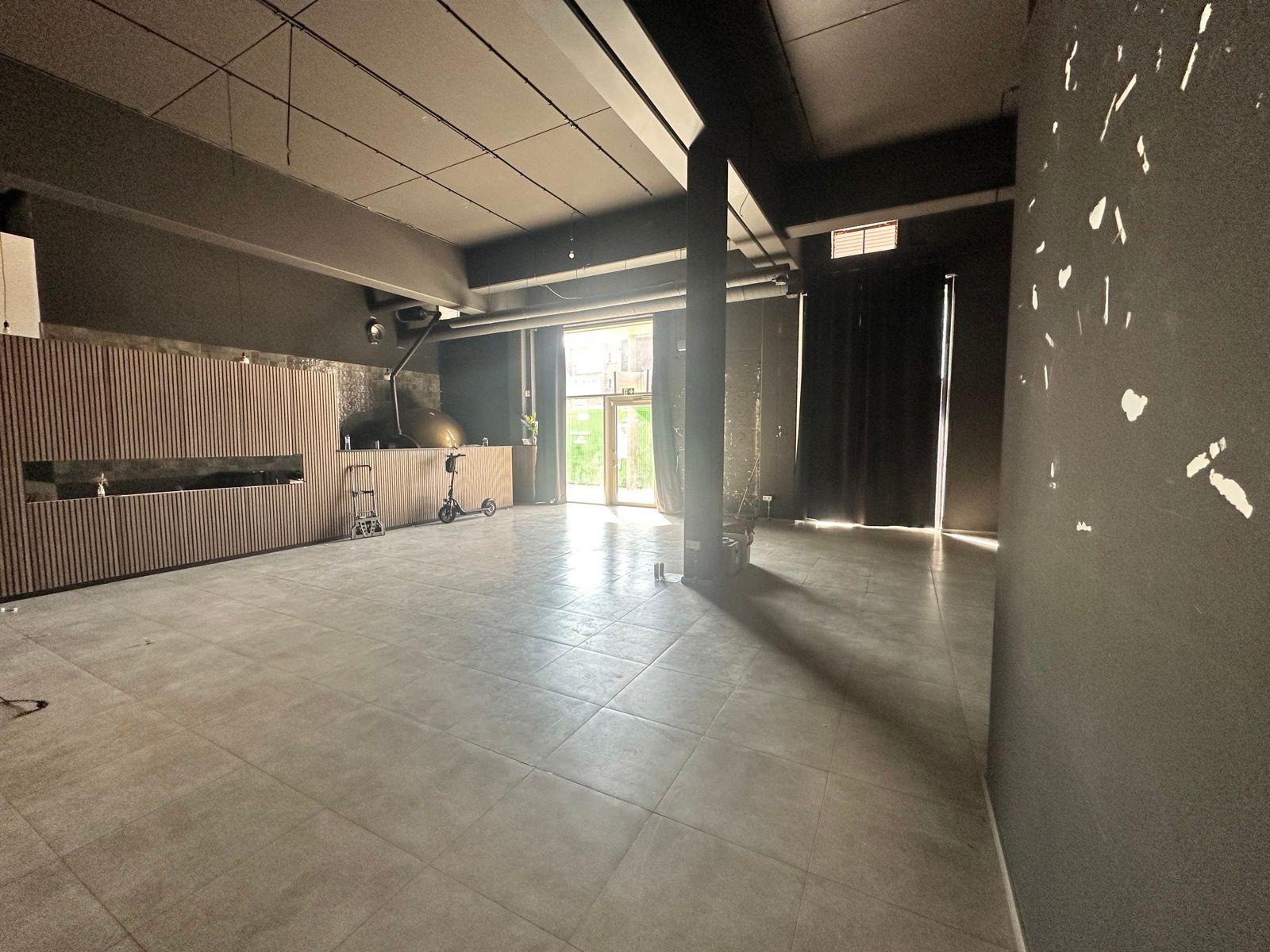 Handelspand naast Albert Heijn in Deurne foto 3