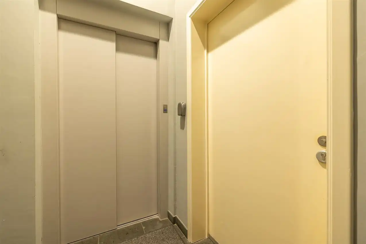 2slk appartement met grote garage in het centrum foto 18