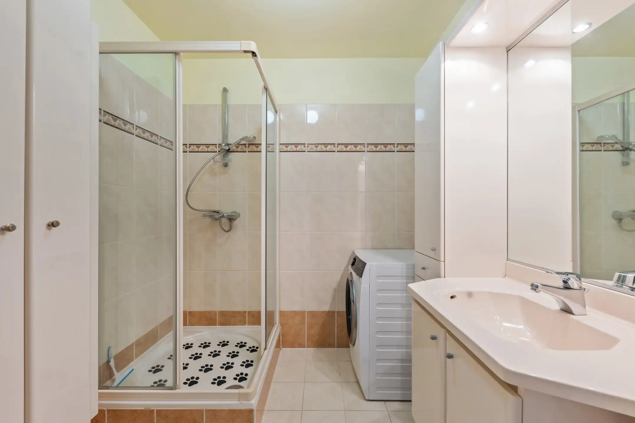 Centrale residentie met handelsruimte te Bilzen foto 23