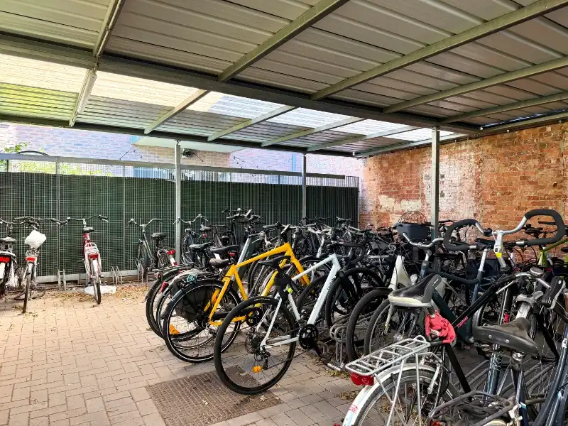INSTAPKLAAR 1-SLAAPKAMERAPPERTEMENT MET TERRAS EN AUTOSTAANPLAATS foto 9