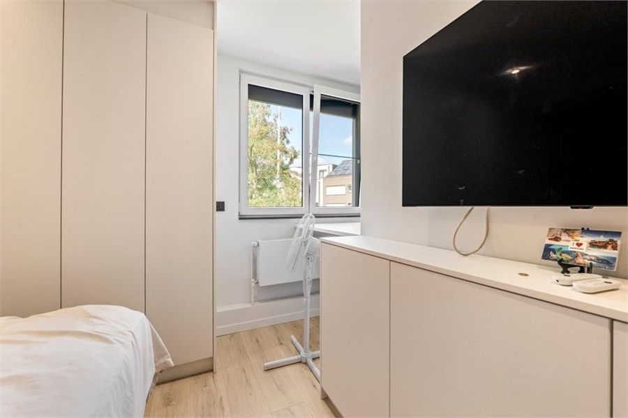 RUIME GERENOVEERDE WONING OP EEN ZEER GOEDE LOCATIE foto 15