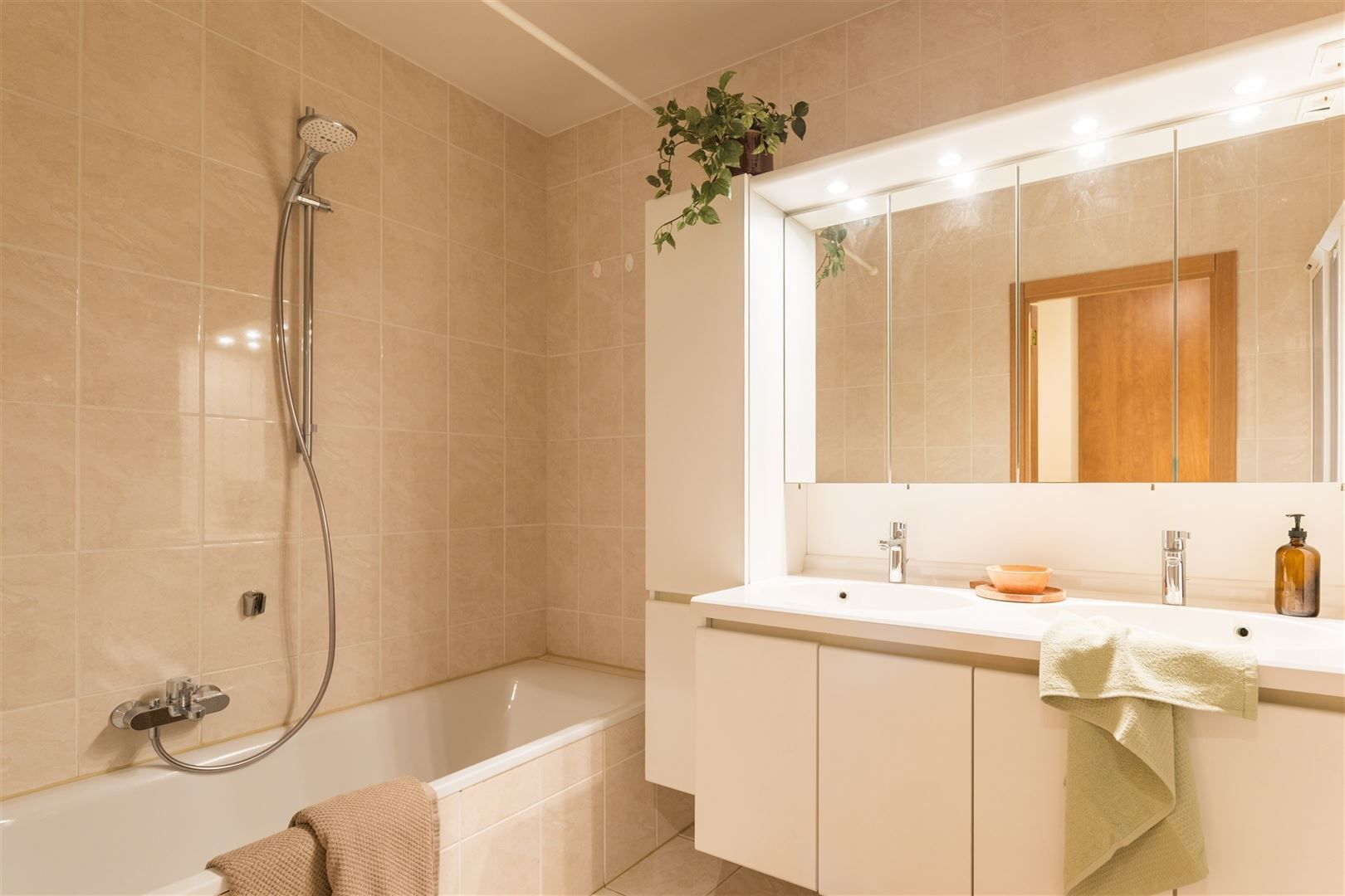 Instapklaar en ruim appartement met groene uitzichten nabij het centrum van Mortsel foto 12