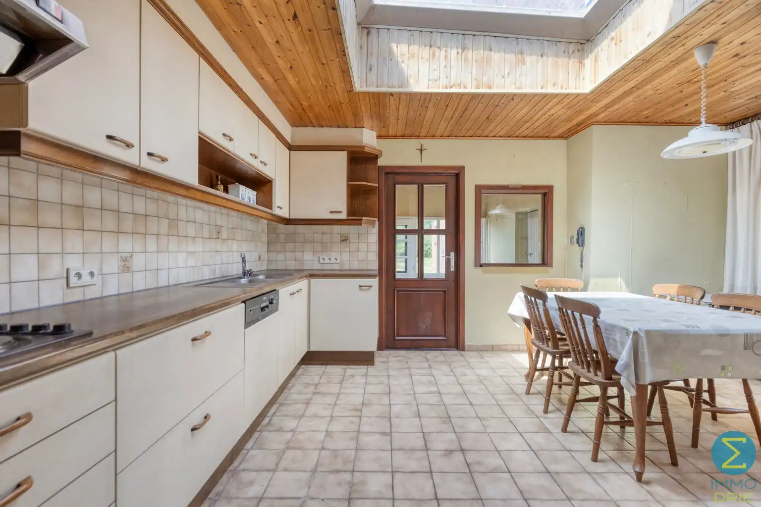 Nabij groene omgeving gelegen te renoveren woning op 567m² foto 7