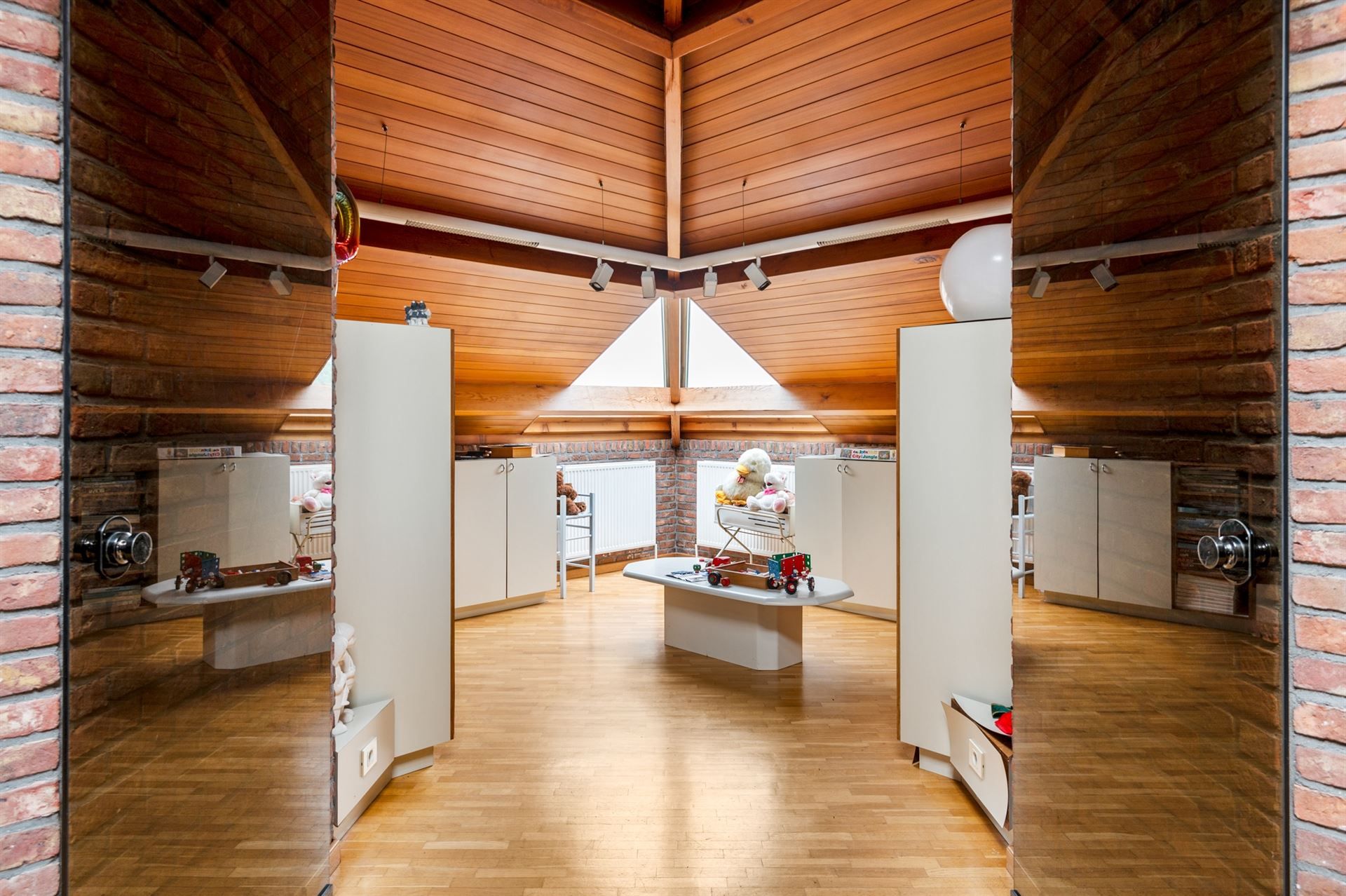 PRACHTIGE VILLA TE KOOP IN EEN OASE VAN GROEN foto 16