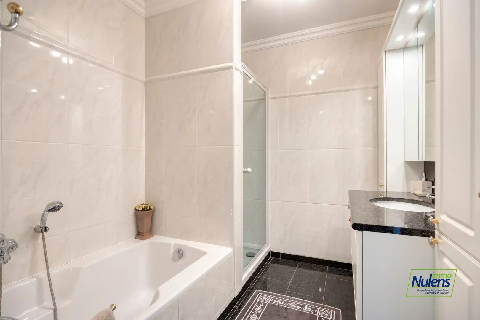 PRACHTIG APPARTEMENT van 105 M² met 2 SLAAPKAMERS,  2 TERRASSEN EN AUTOSTANDPLAATS IN HARTJE LANAKEN! foto 22