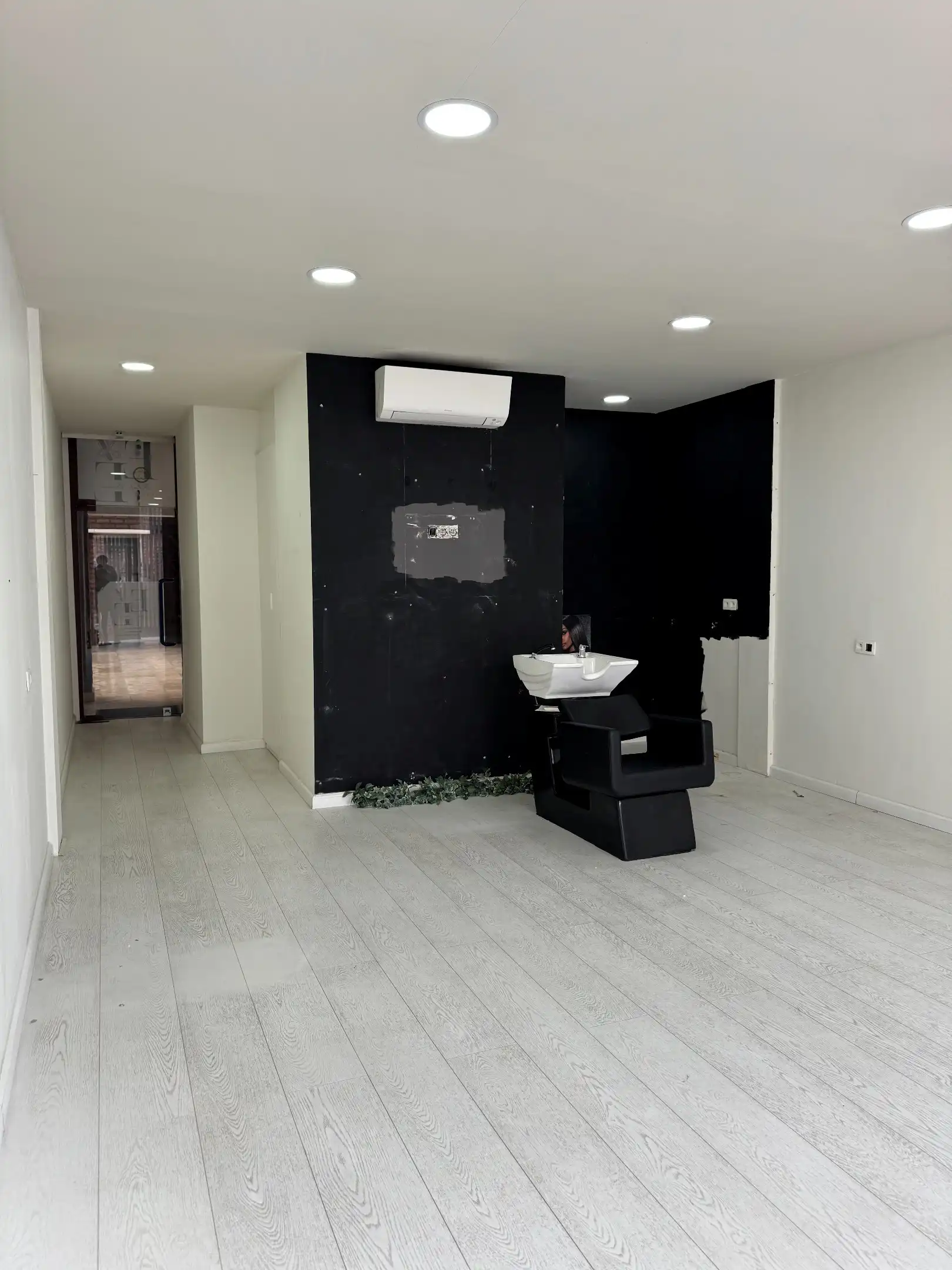 Handelsruimte in het hartje van Genk foto 3