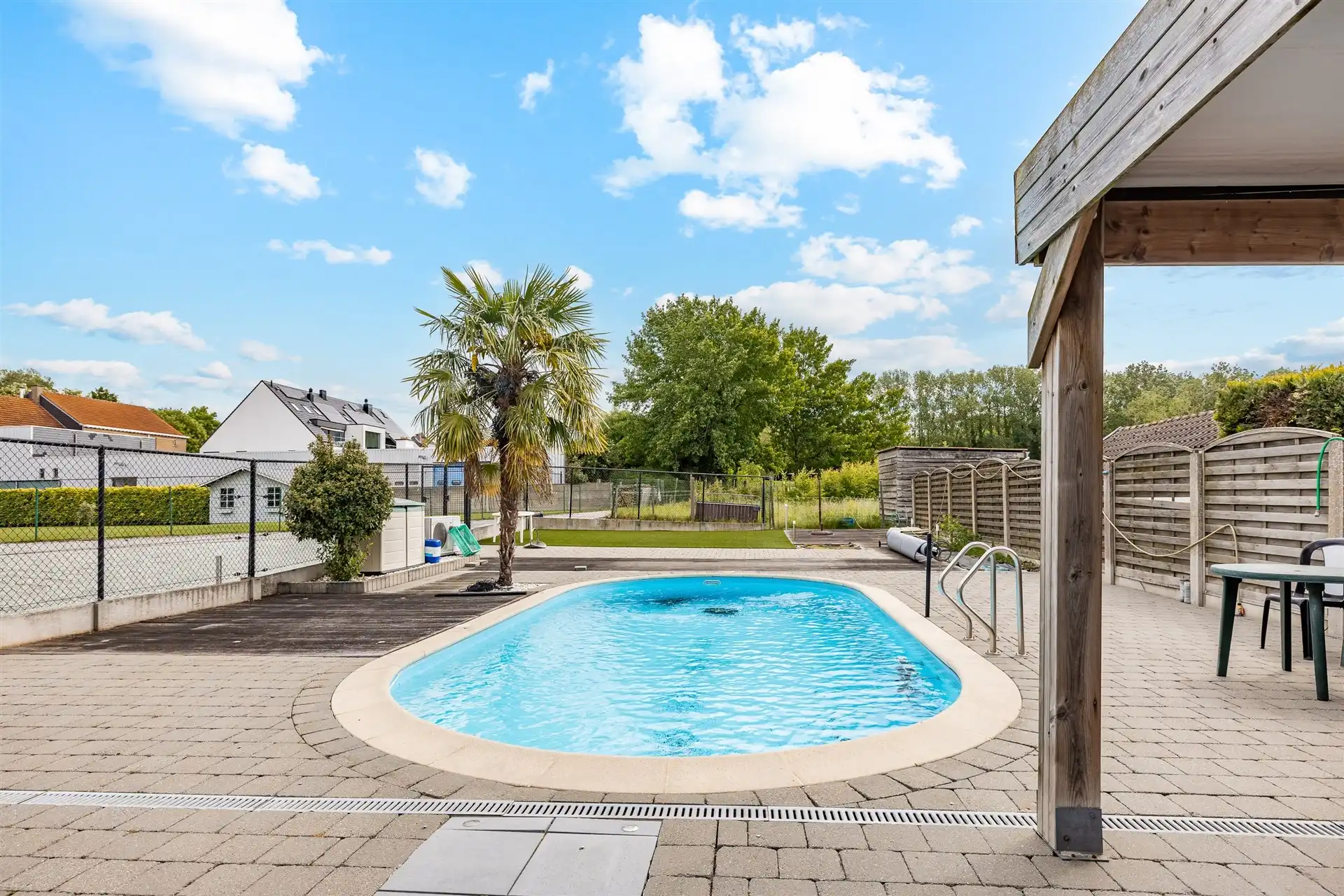 Charmante villa met zwembad op een mooi perceel van 942 m²  foto 14