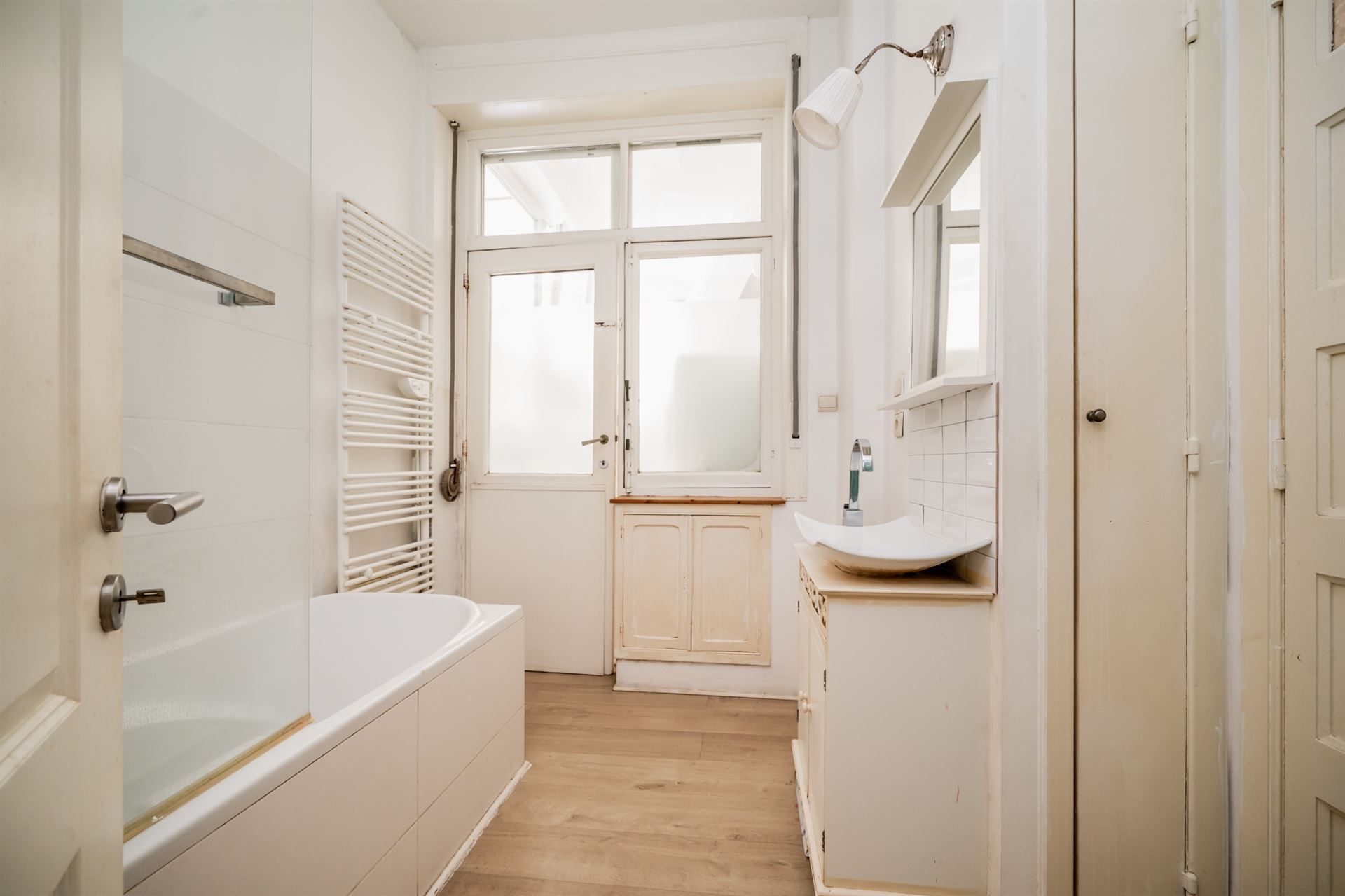 Gelijkvloers appartement met 2 slaapkamers + 2 bureaus foto 4
