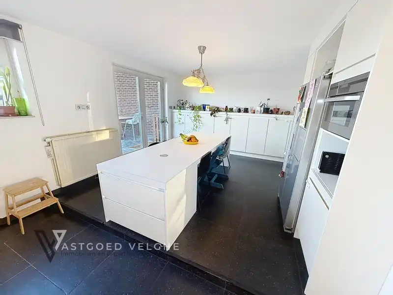 🌿 Goed onderhouden woning met 4 slaapkamers, grote garagebox/werkplaats & energiezuinige voorzieningen in Uikhoven foto 6