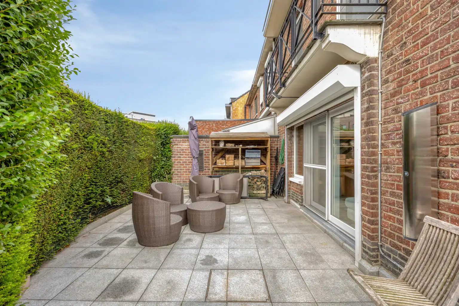 Instapklare woning met 4 slaapkamers, tuin & 2 garages foto 28