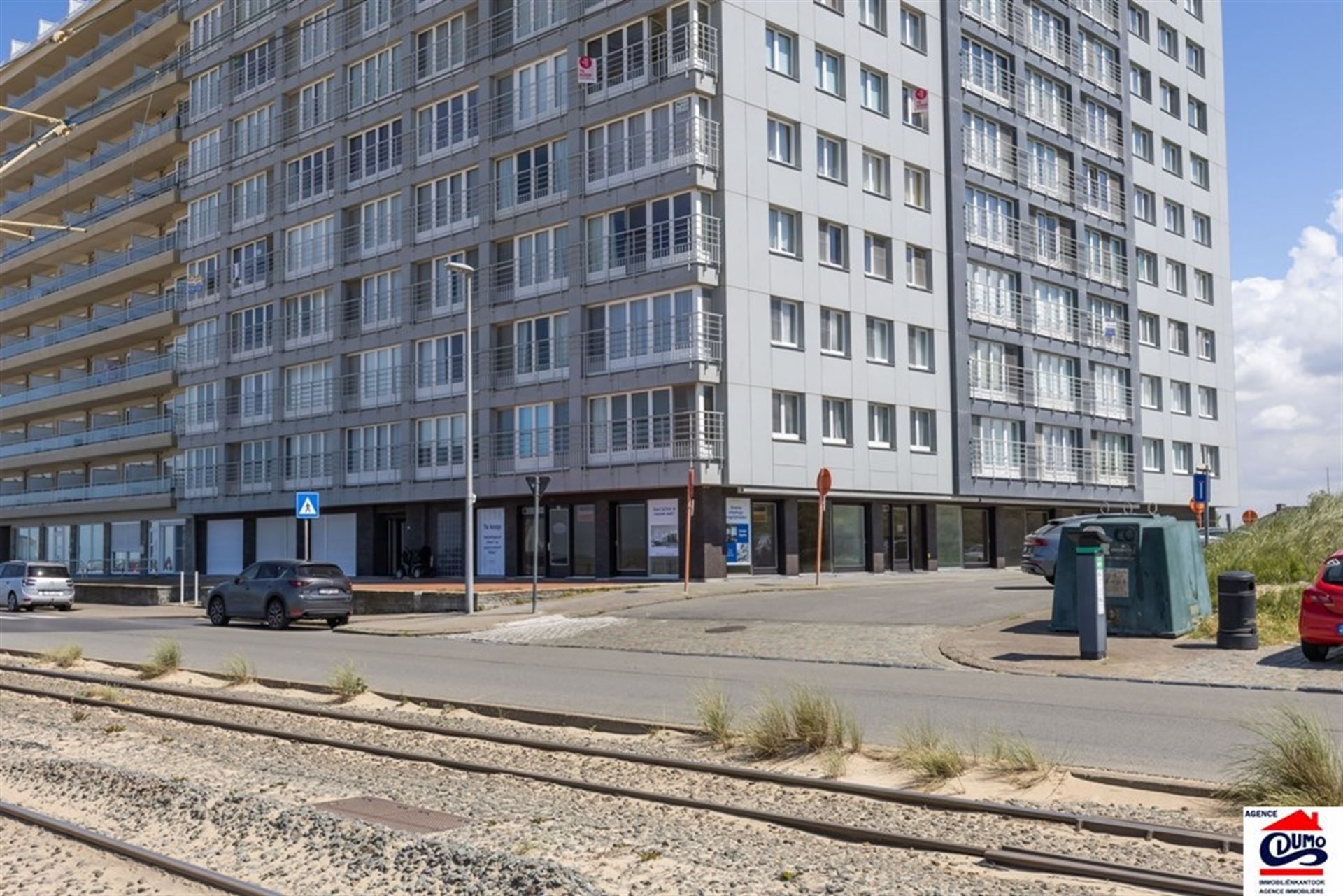 Gemeubeld appartement met 2 slaapkamers op de Zeedijk foto 2