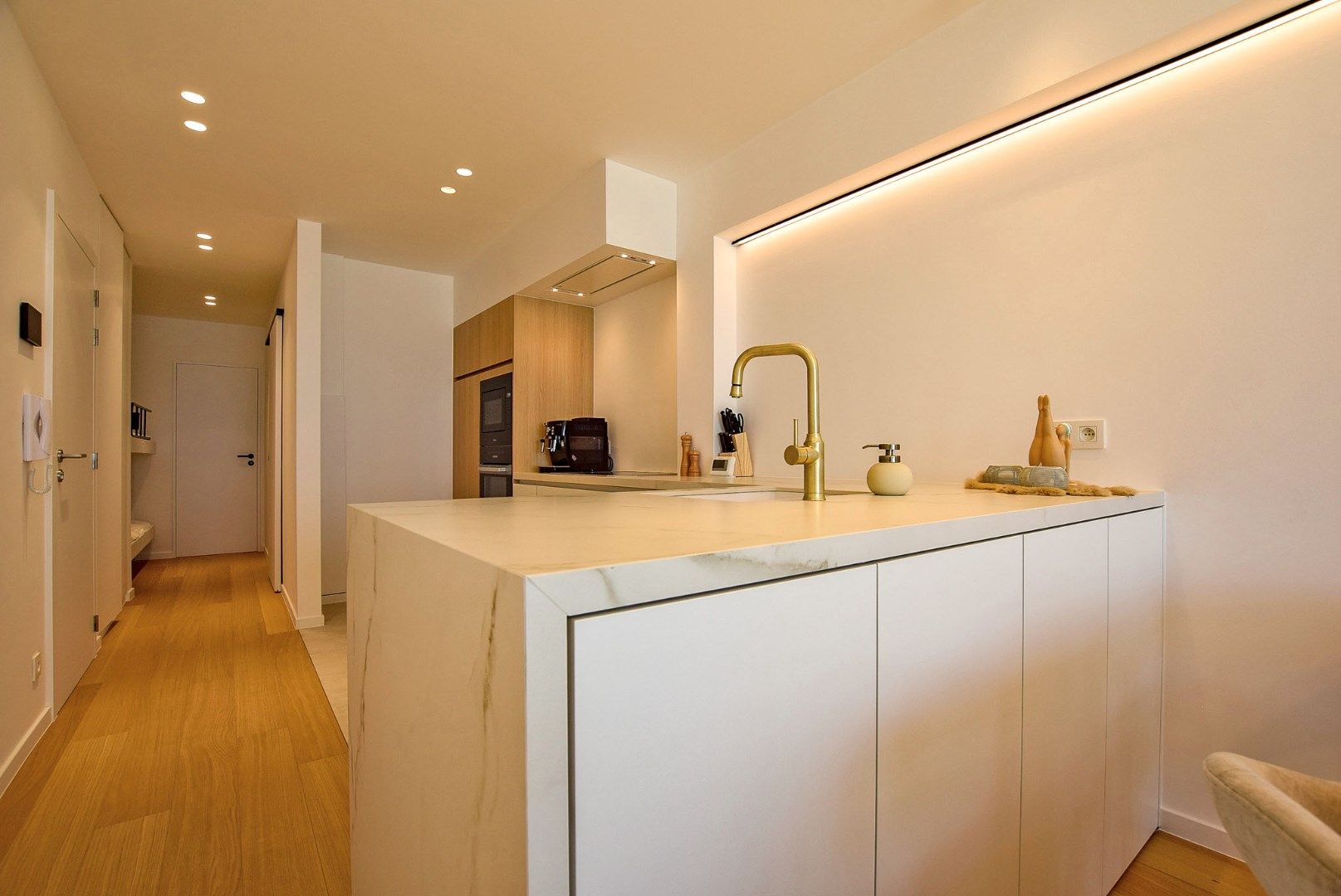 Totaal gerenoveerd appartement met FRONTAAL zeezicht te Koksijde -Bad.  foto 10