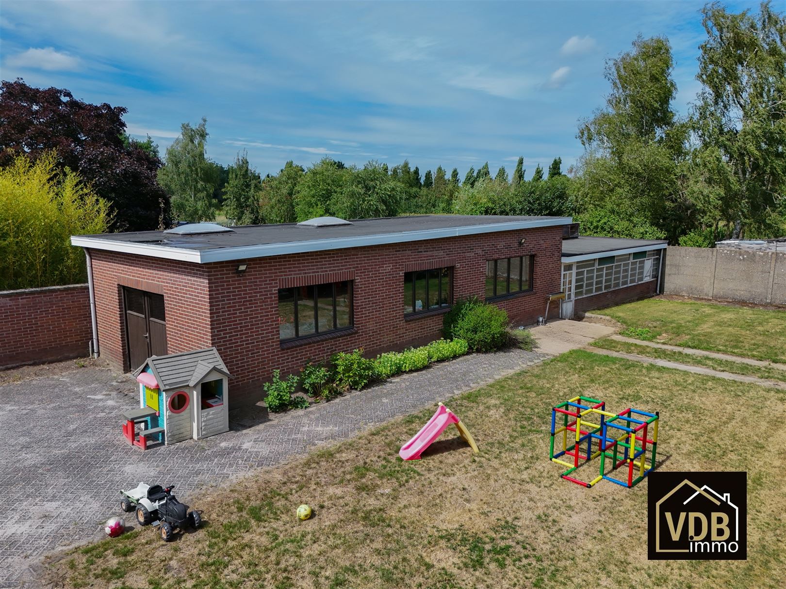  WONING MET 3 SLAAPKAMERS EN MEERDERE GARAGES foto 3