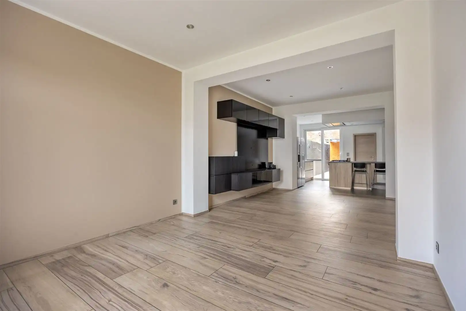 TE KOOP: Gesloten bebouwing met 3 slaapkamers te Kuringen! foto 4