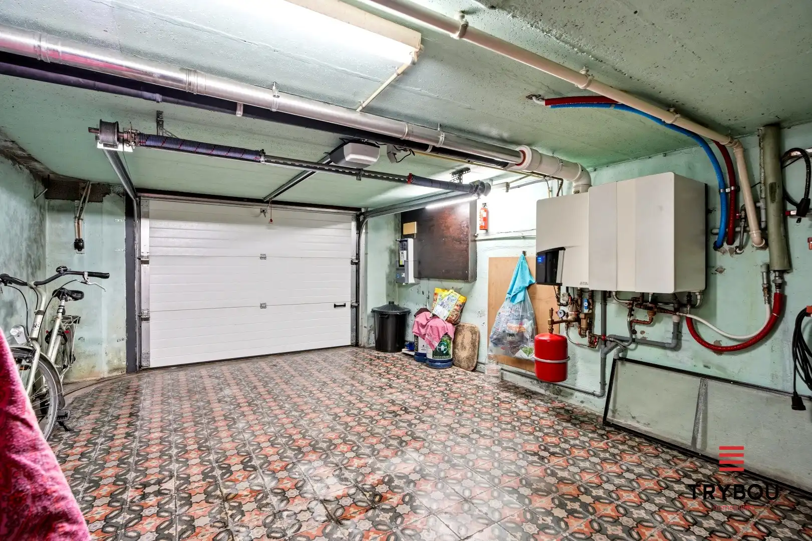 Alleenstaande woning op een ruim perceel met 3 slaapkamers en 2 garages!  foto 17