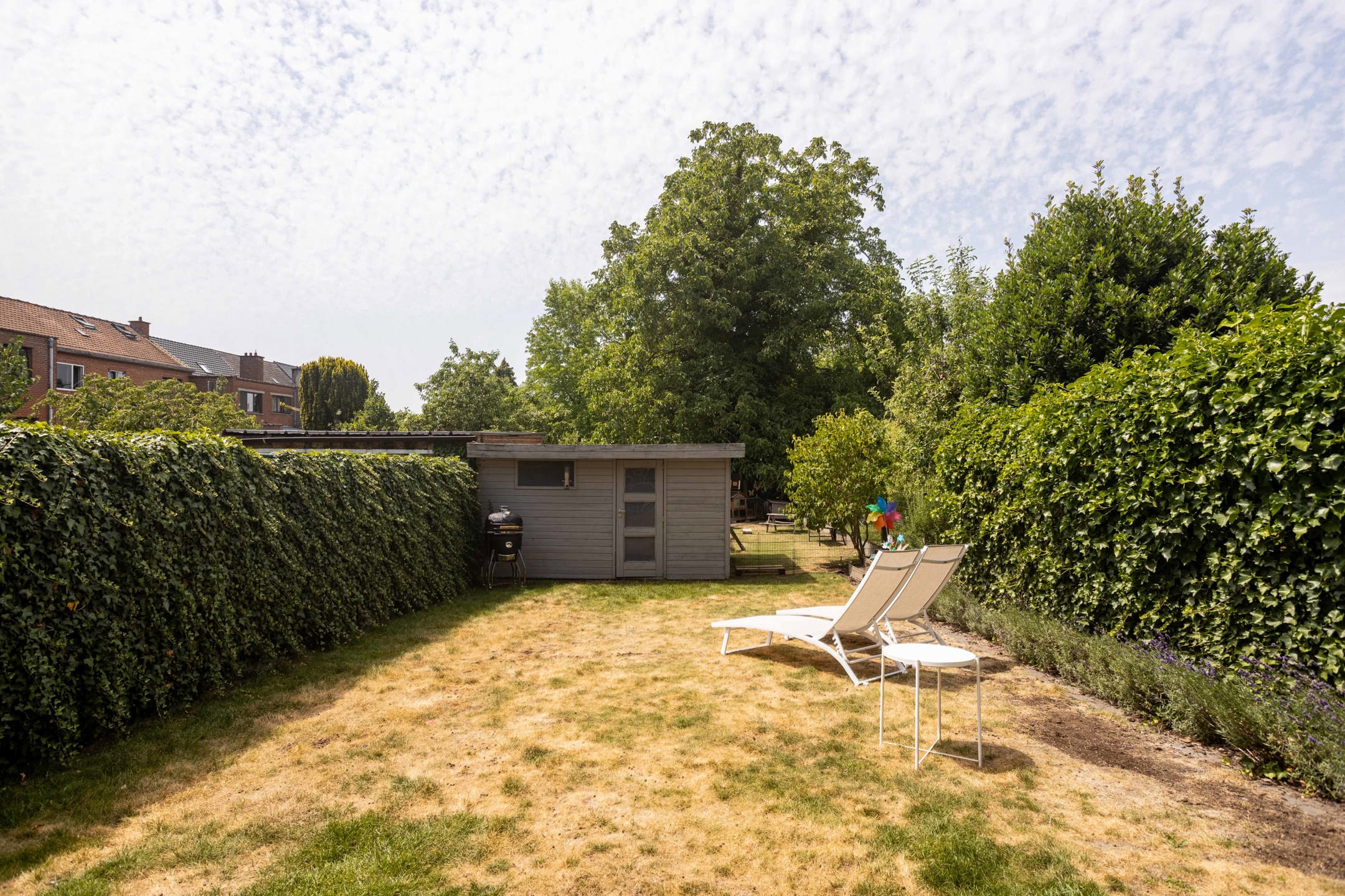 Goed gelegen, ruime & instapklare eigendom met tuin & garage foto 12