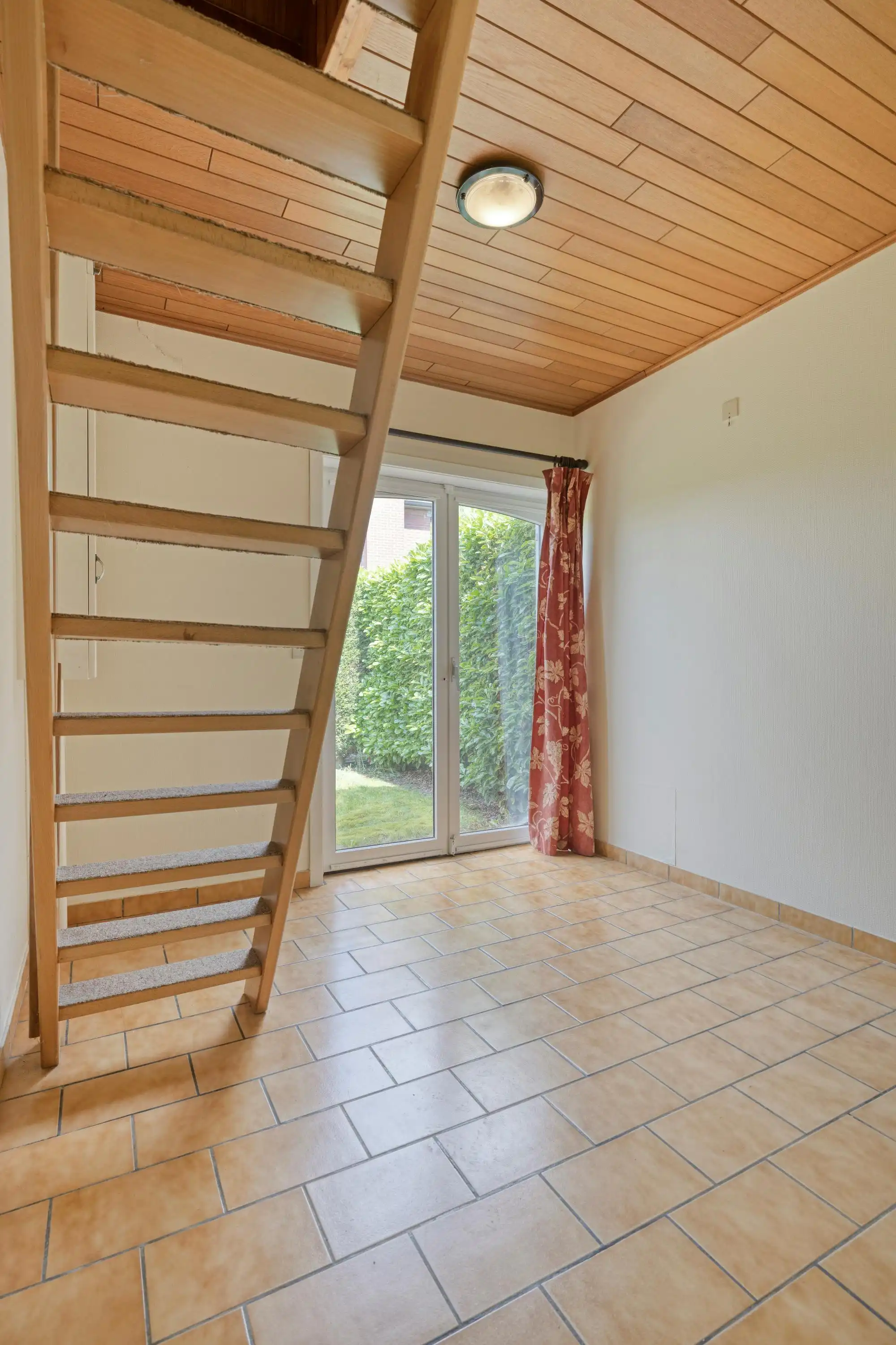Idyllisch gelegen landelijke woning op perceel van 3.828 m² foto 14