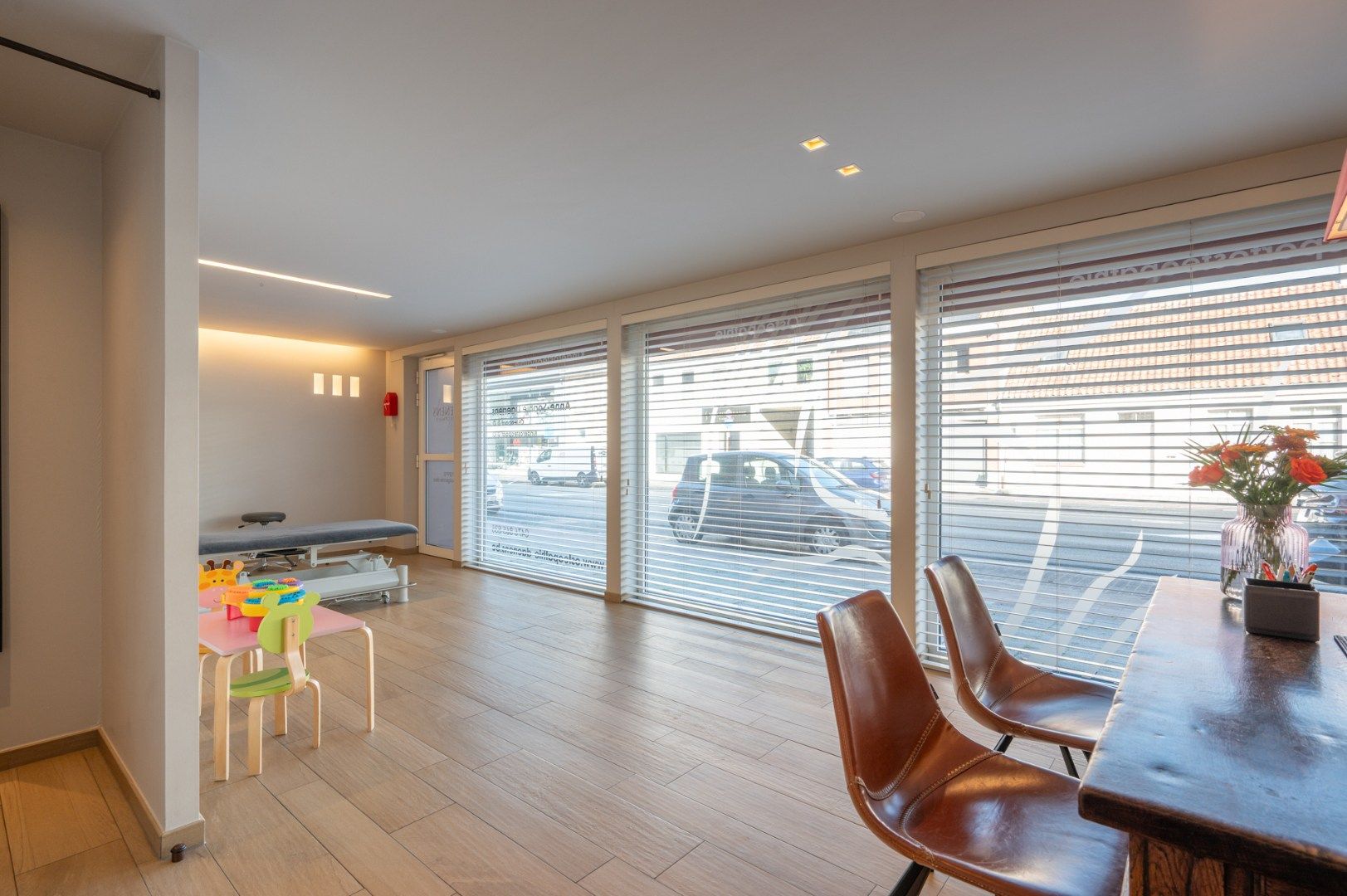 Zeer mooie handelsruimte op centrale ligging! foto 3