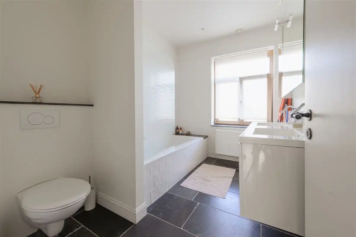 Instapklare woning van 2016 met mooi tuinperceel foto 11