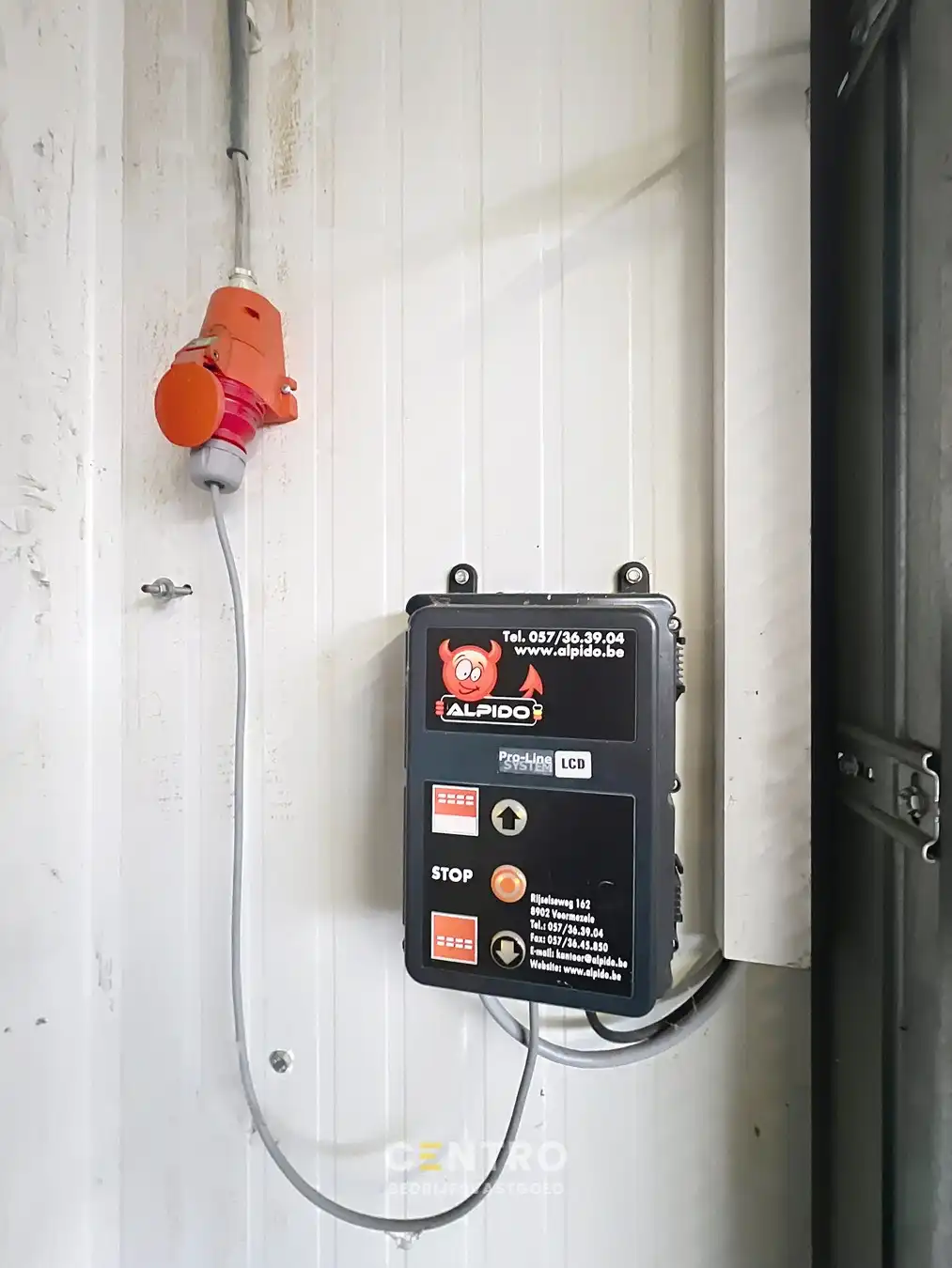 Goed gelegen OPSLAGRUIMTE/WERKPLAATS (ca.75 m²)  te RUMBEKE. foto 5