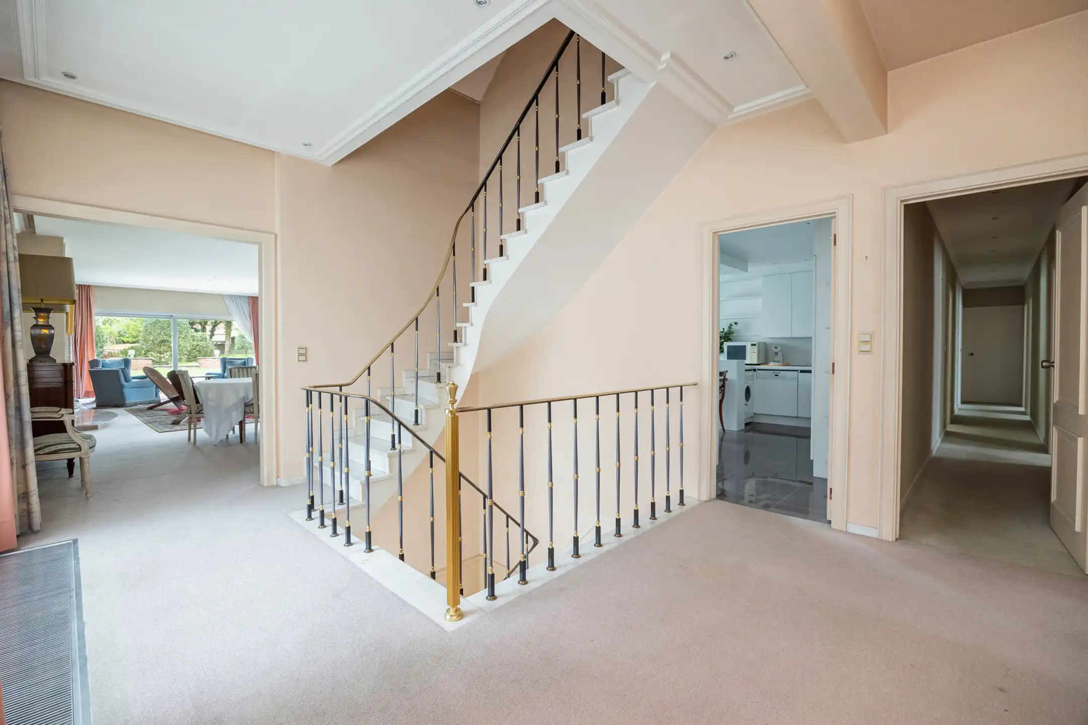 Opbrengstgebouw met mogelijkheid tot creatie van 4 eenheden foto 3