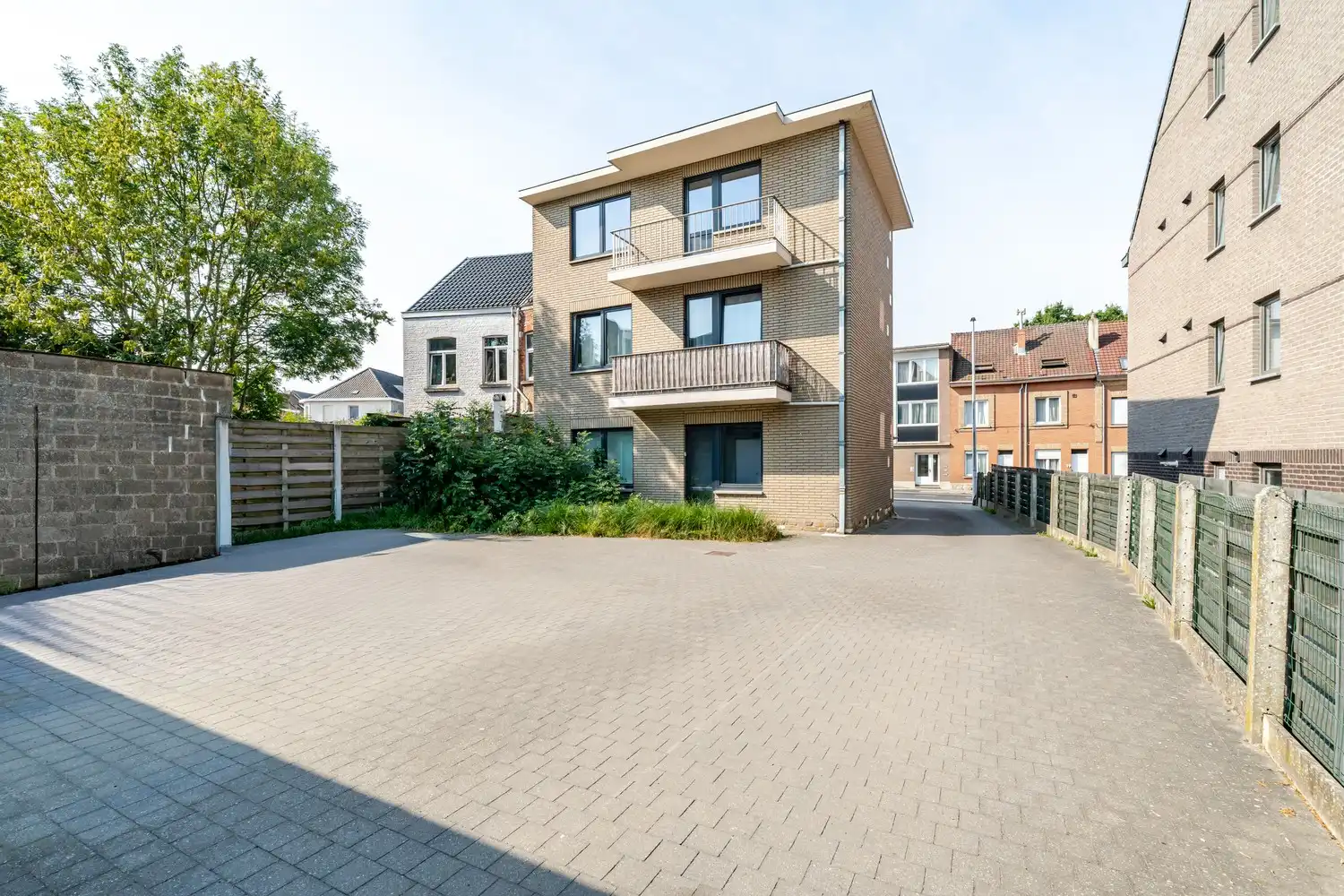 Volledig gerenoveerd 2-slaapkamerappartement met garage in Sint-Pieters-Leeuw foto 16
