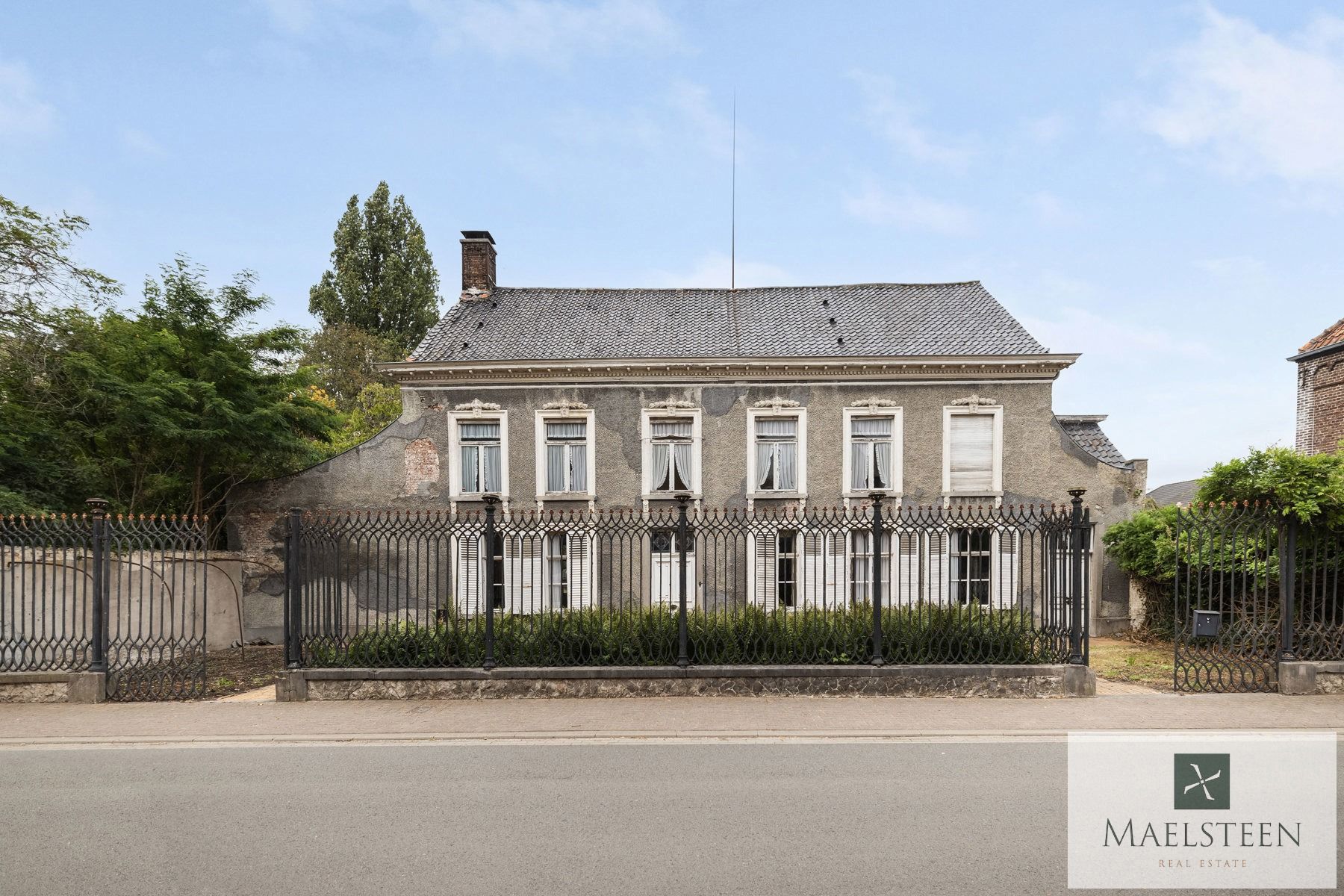 Historisch herenhuis op 3.611m2 in centrum Ruiselede foto 2