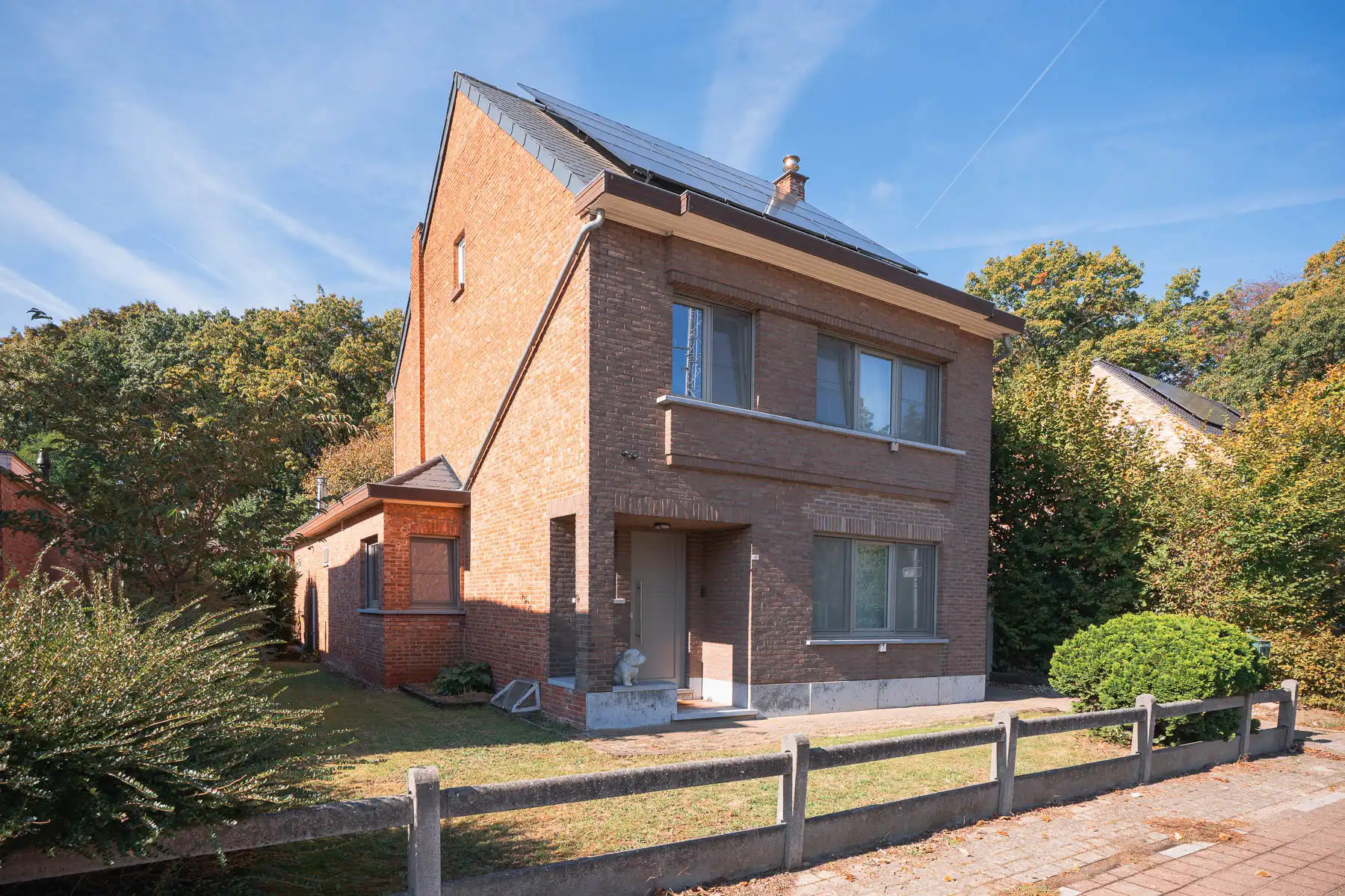 Stijlvol gerenoveerde open bebouwing op 630 m² foto 2