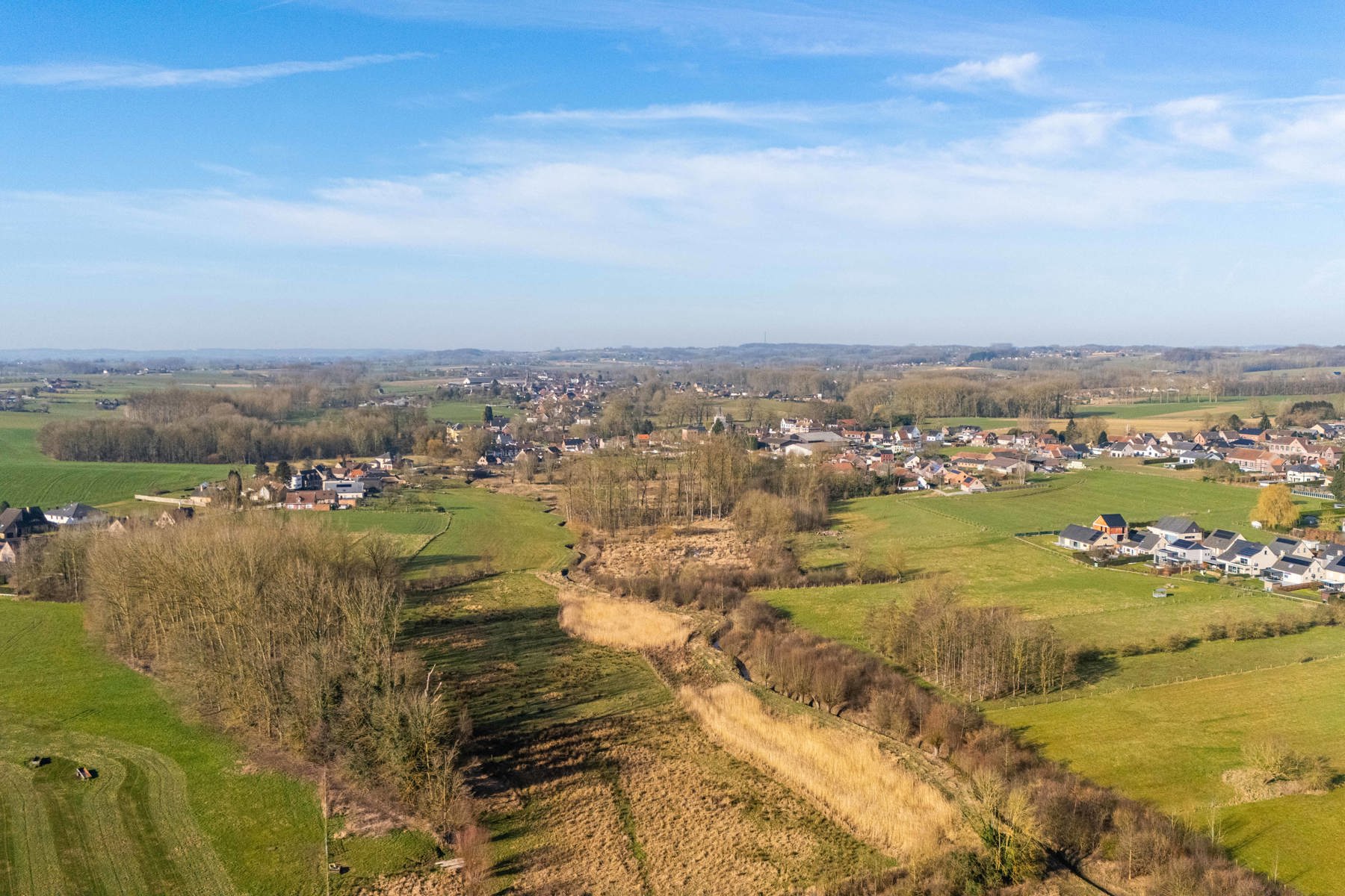 Vierkantshoeve met loods/stalling + weide op 0,5ha foto 24