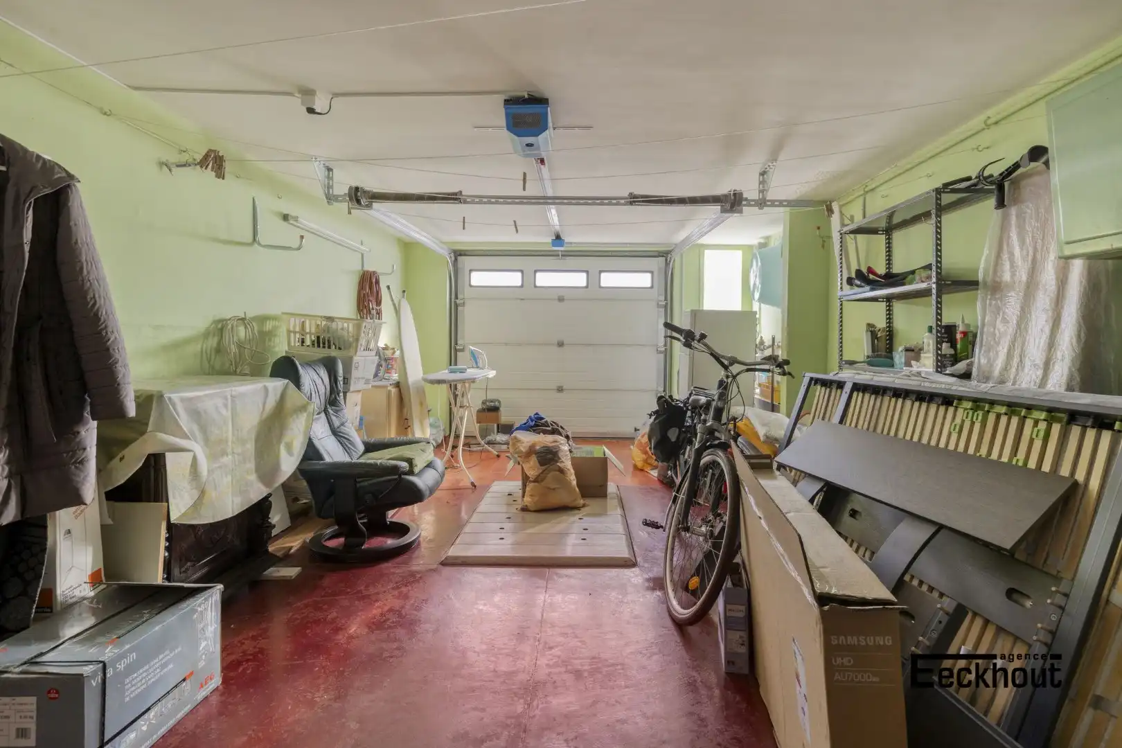 Te moderniseren woning op goede ligging met garage en tuin! foto 20