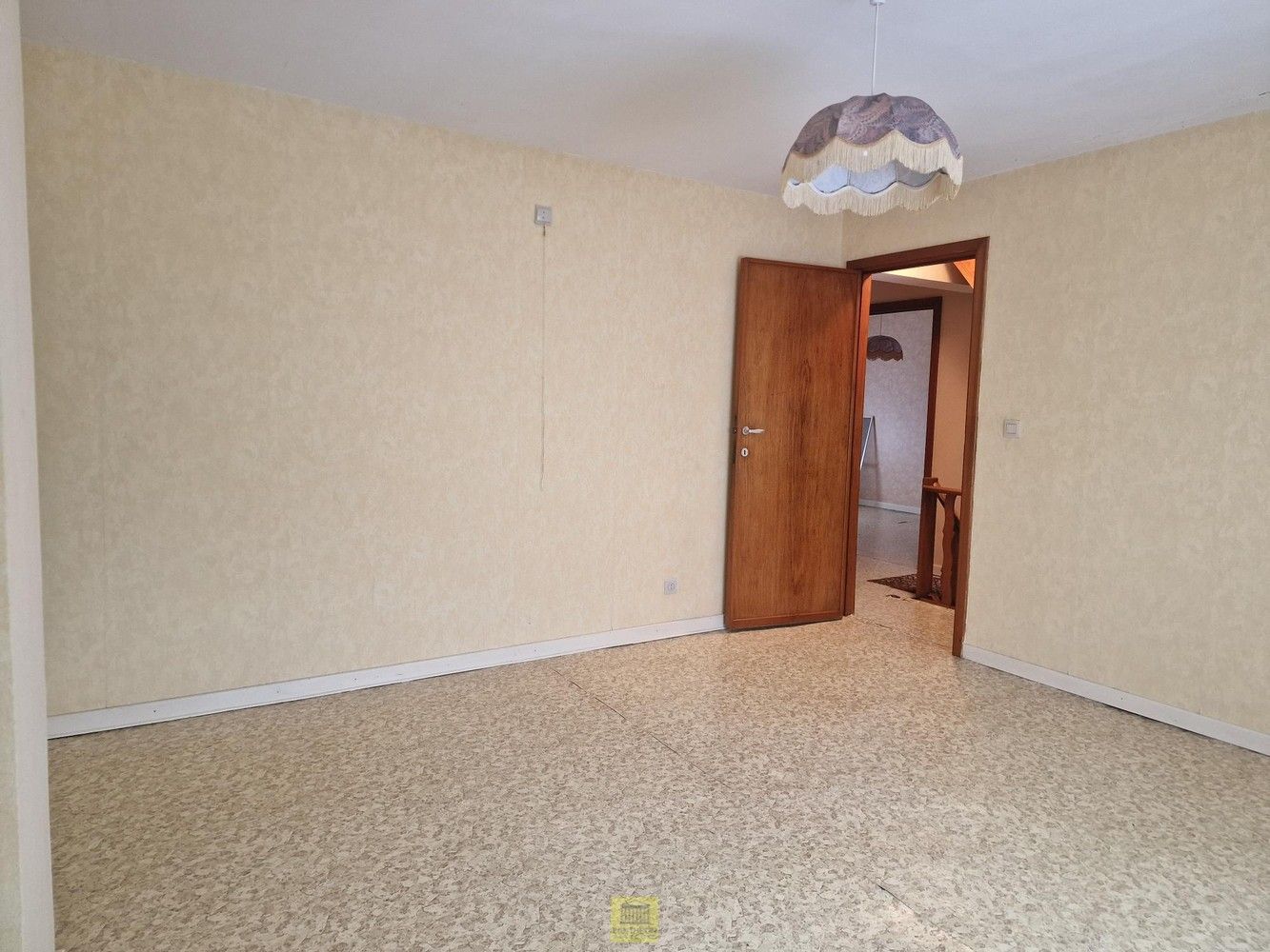 Rustig gelegen gezinswoning met 4 slaapkamers, garage en ruime zolder (= extra kamers) foto 11