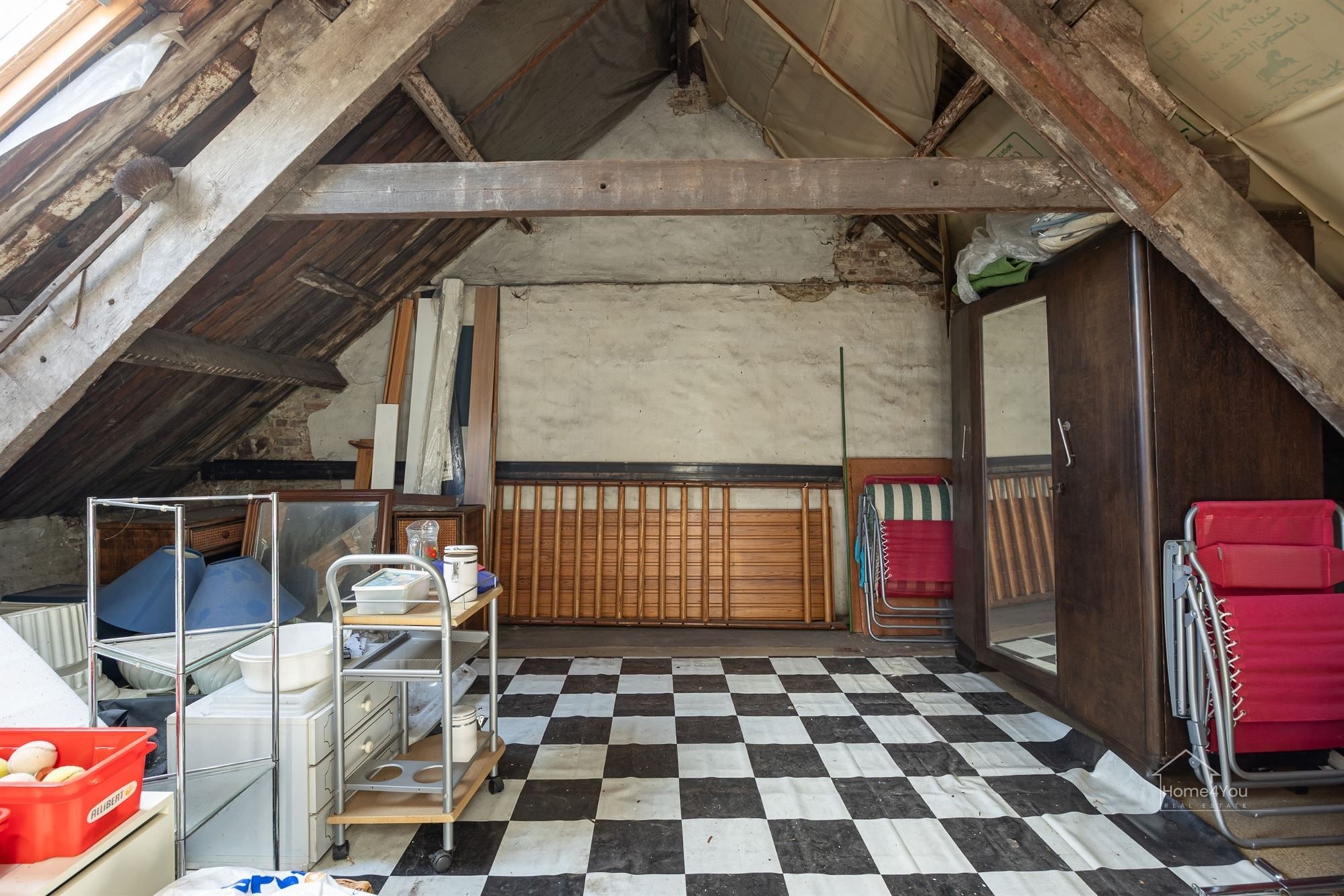 Zeer ruim herenhuis met zwembad foto 19