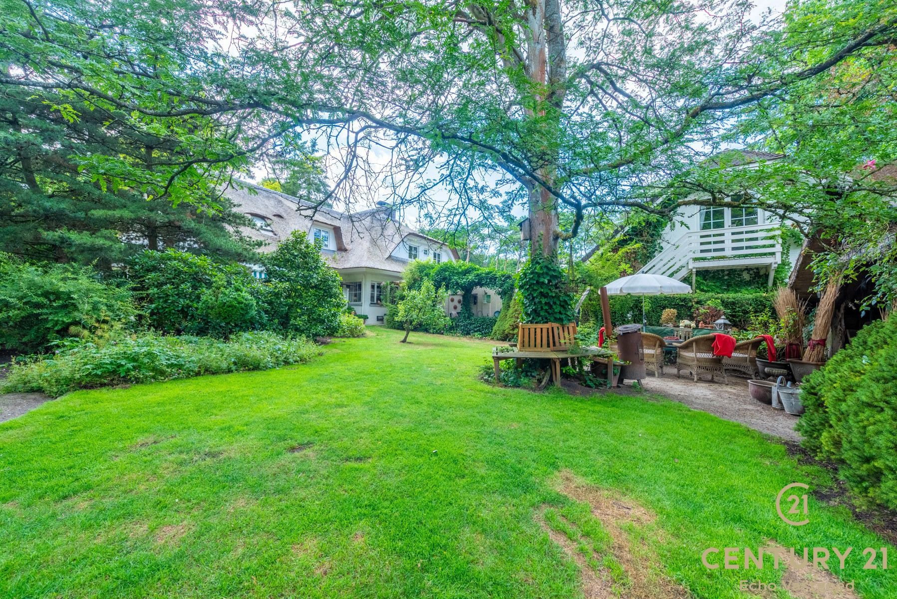 Karaktervol landhuis met prachtige tuin op dubbel perceel foto 27