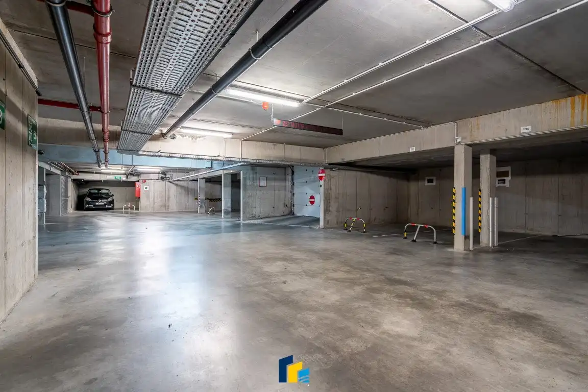 Dubbele, inpandige parkeerplaats – uiterst centraal gelegen foto 2