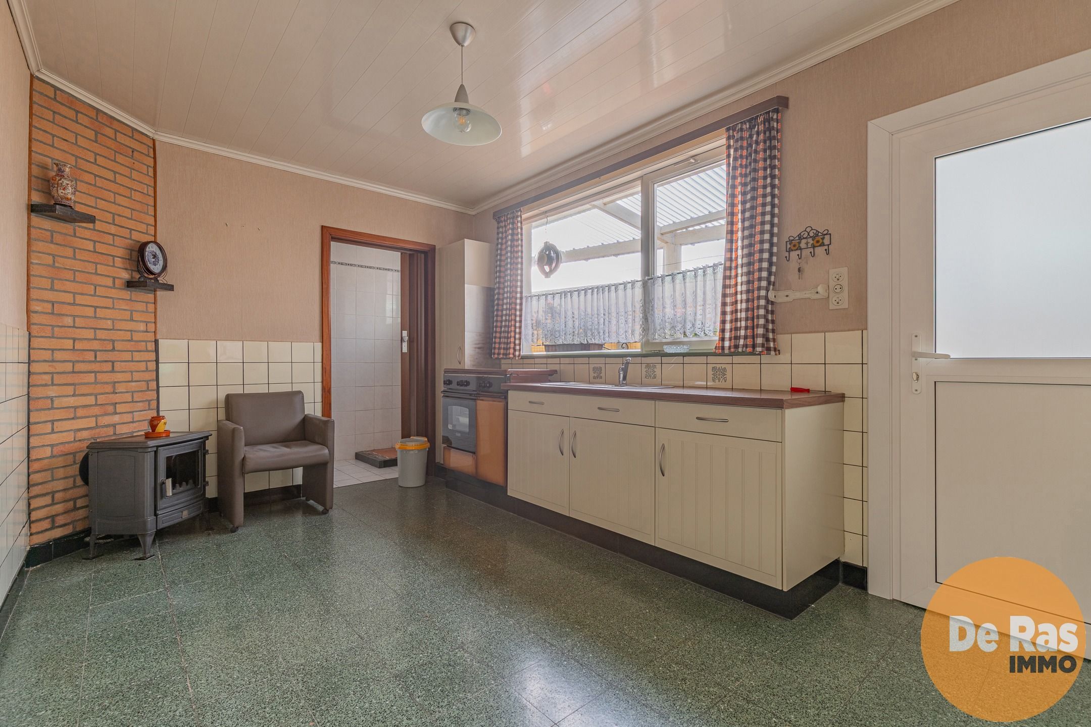 ERPE-MERE - Op te frissen woning met zuidgerichte tuin foto 8