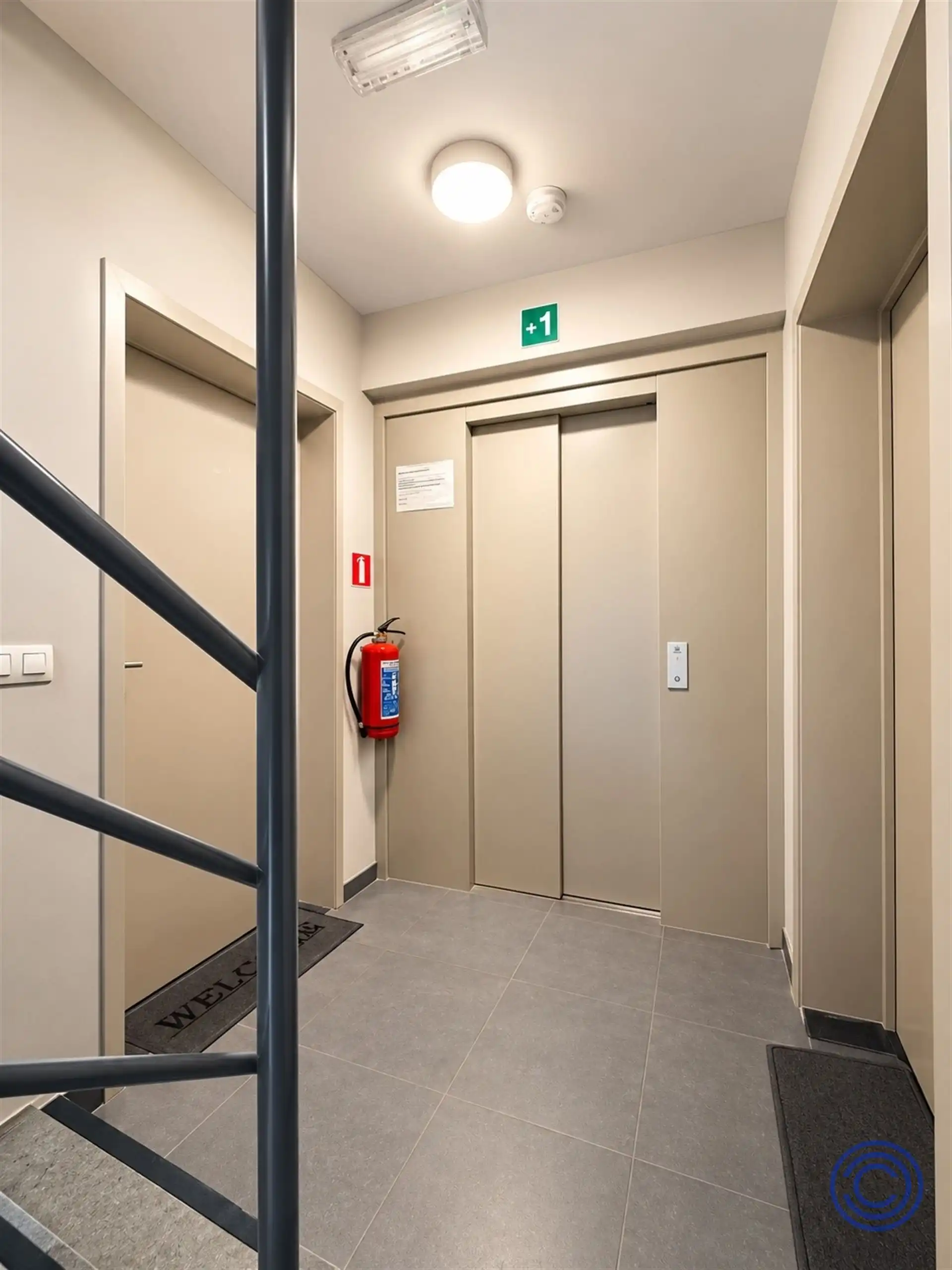 Instapklaar 2-slpk appartement met terras in groene stadsomgeving! foto 12