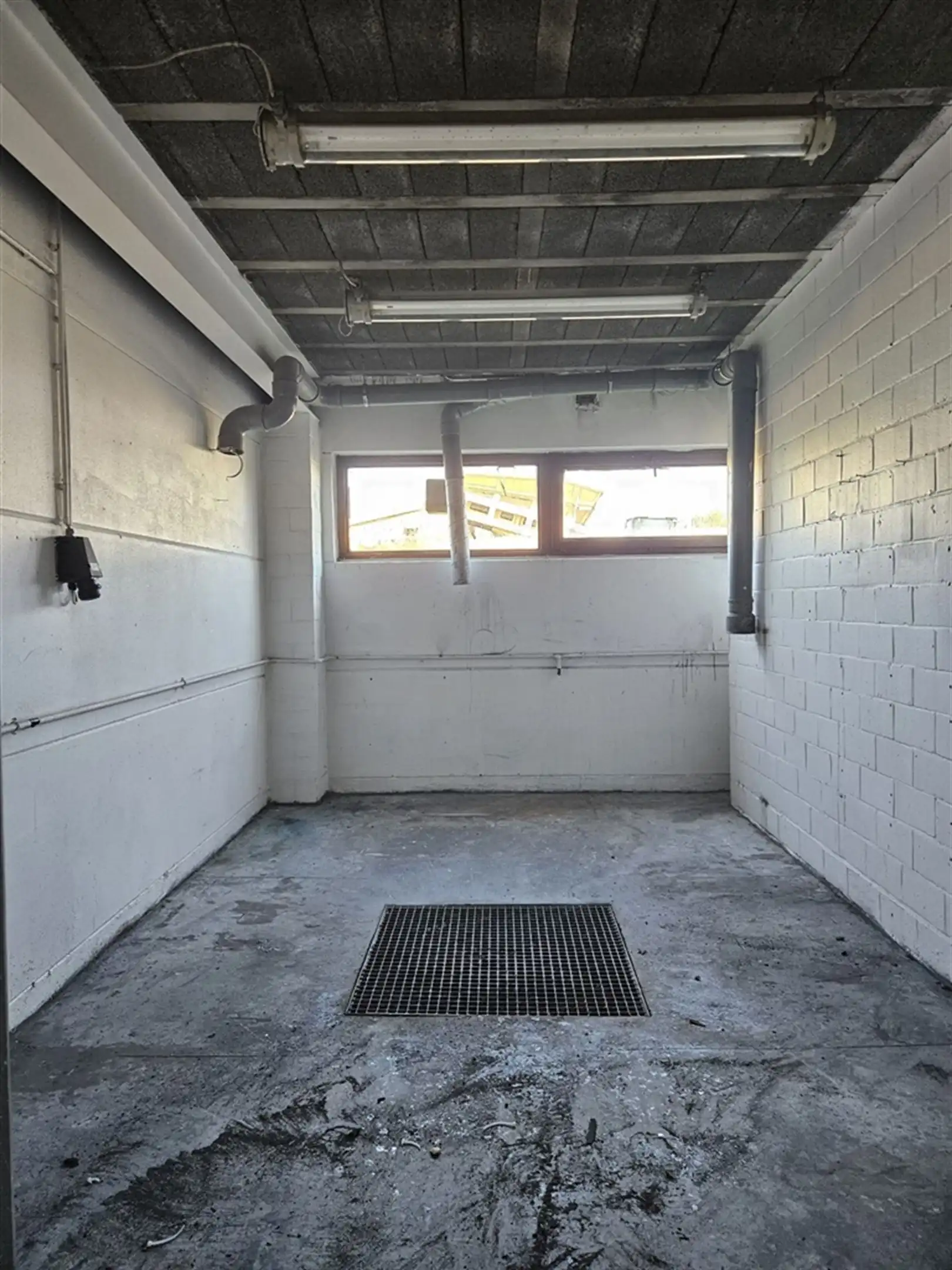 Semi-industrie met verhard terrein foto 11