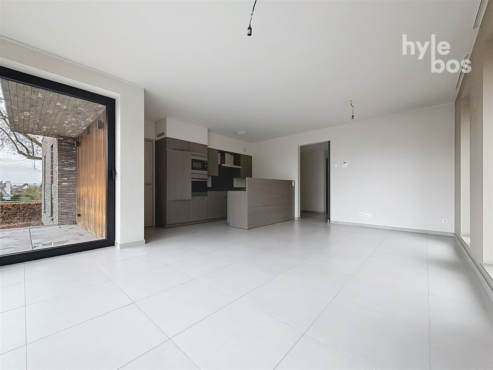 Instapklaar 2 slaapkamer appartement met garage foto 4