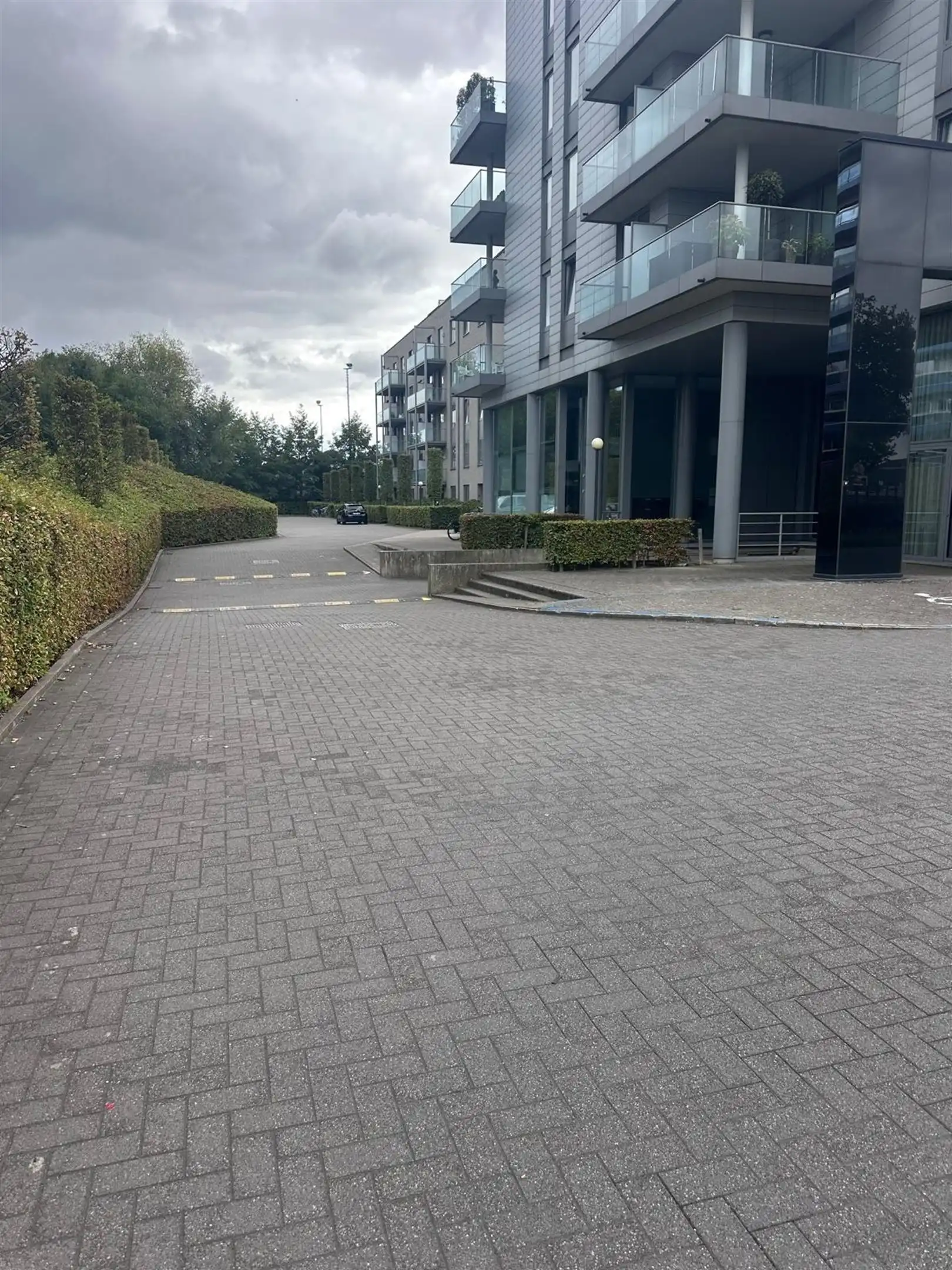 Ondergrondse autostaanplaats op goed bereikbare locatie foto 4